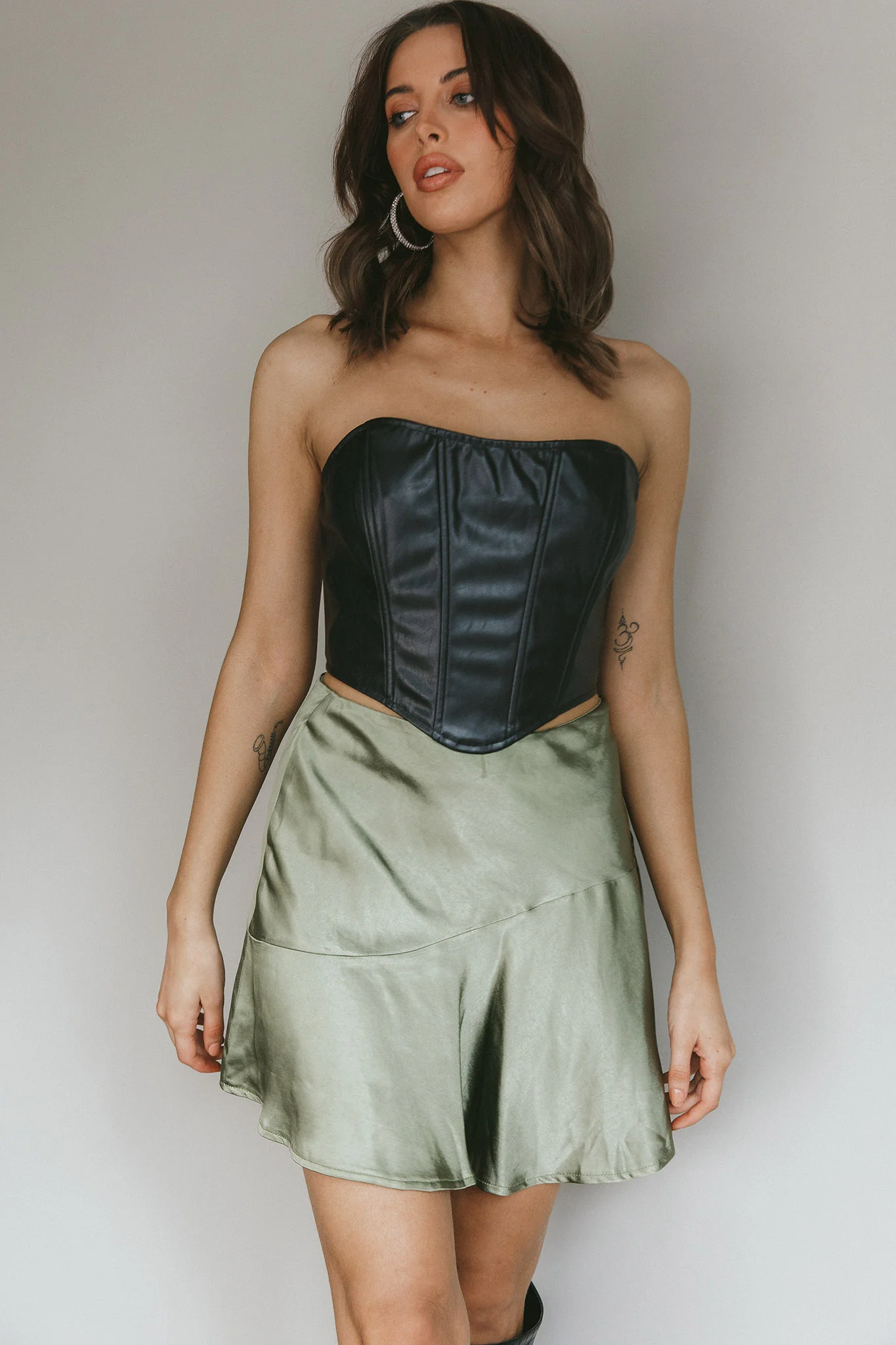 Gwyneth Flounce Mini Skirt Khaki - Sonourner