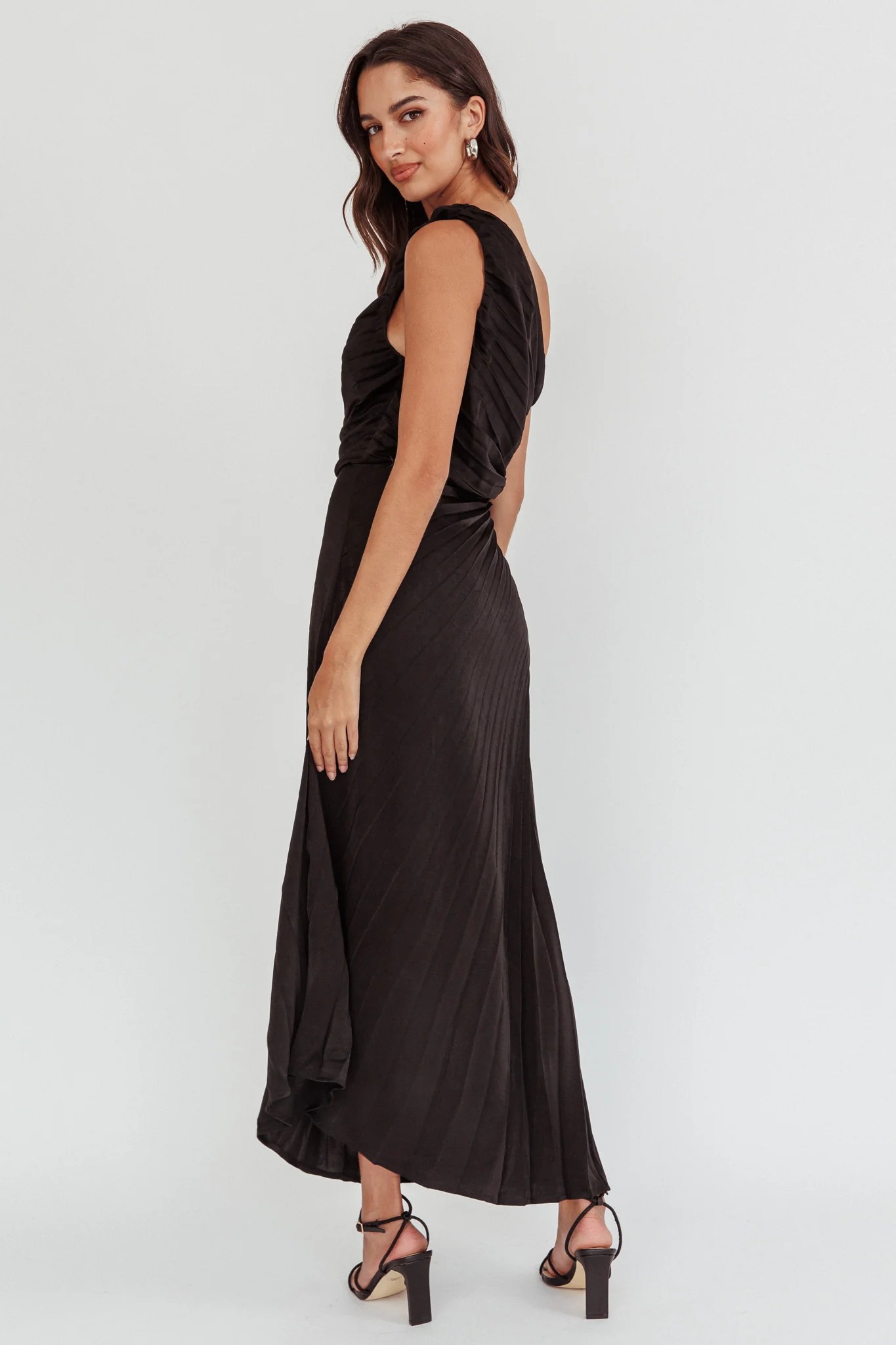 Scarlett One-Shoulder Pleat Maxi Dress Black - Sonourner