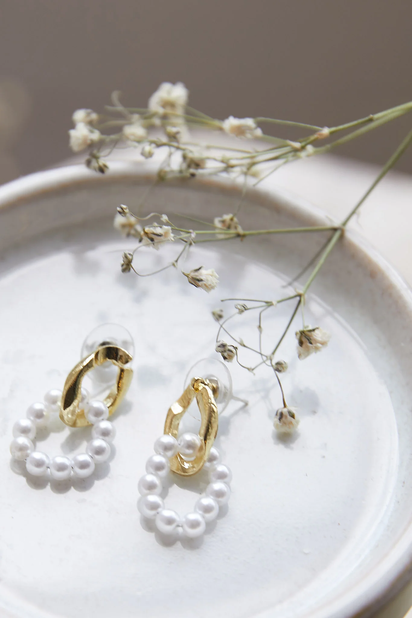 Charlotte Pearl Loop Earrings Gold - Sonourner