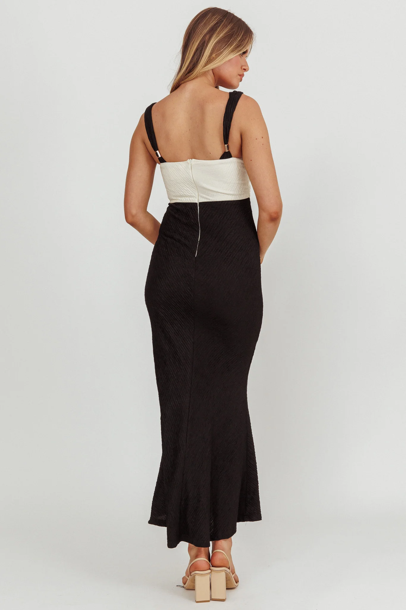 Freyja Contrast Maxi Dress Oyster/Black - Sonourner