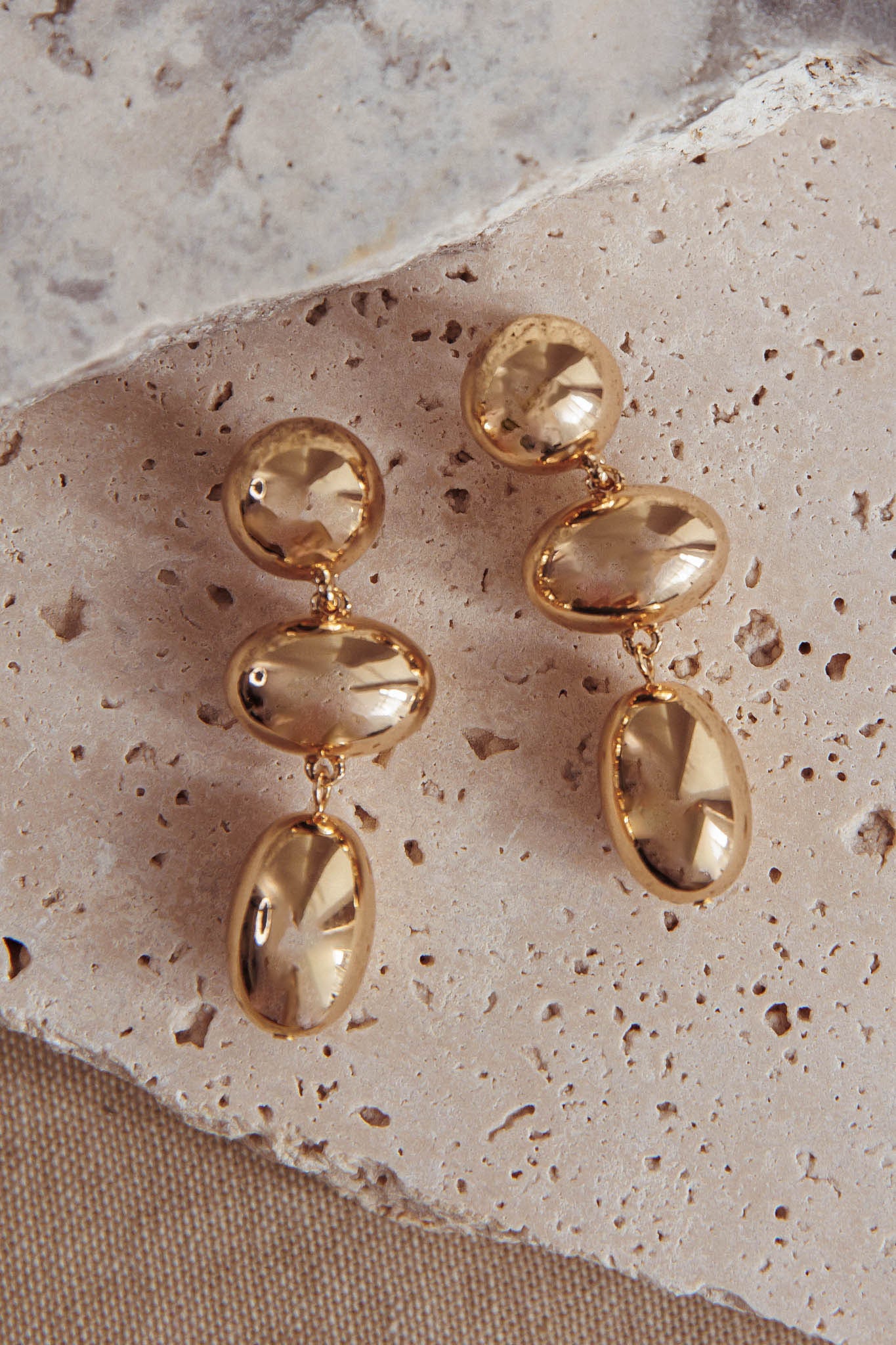 Amy Pebble Droplet Earrings Gold - Sonourner