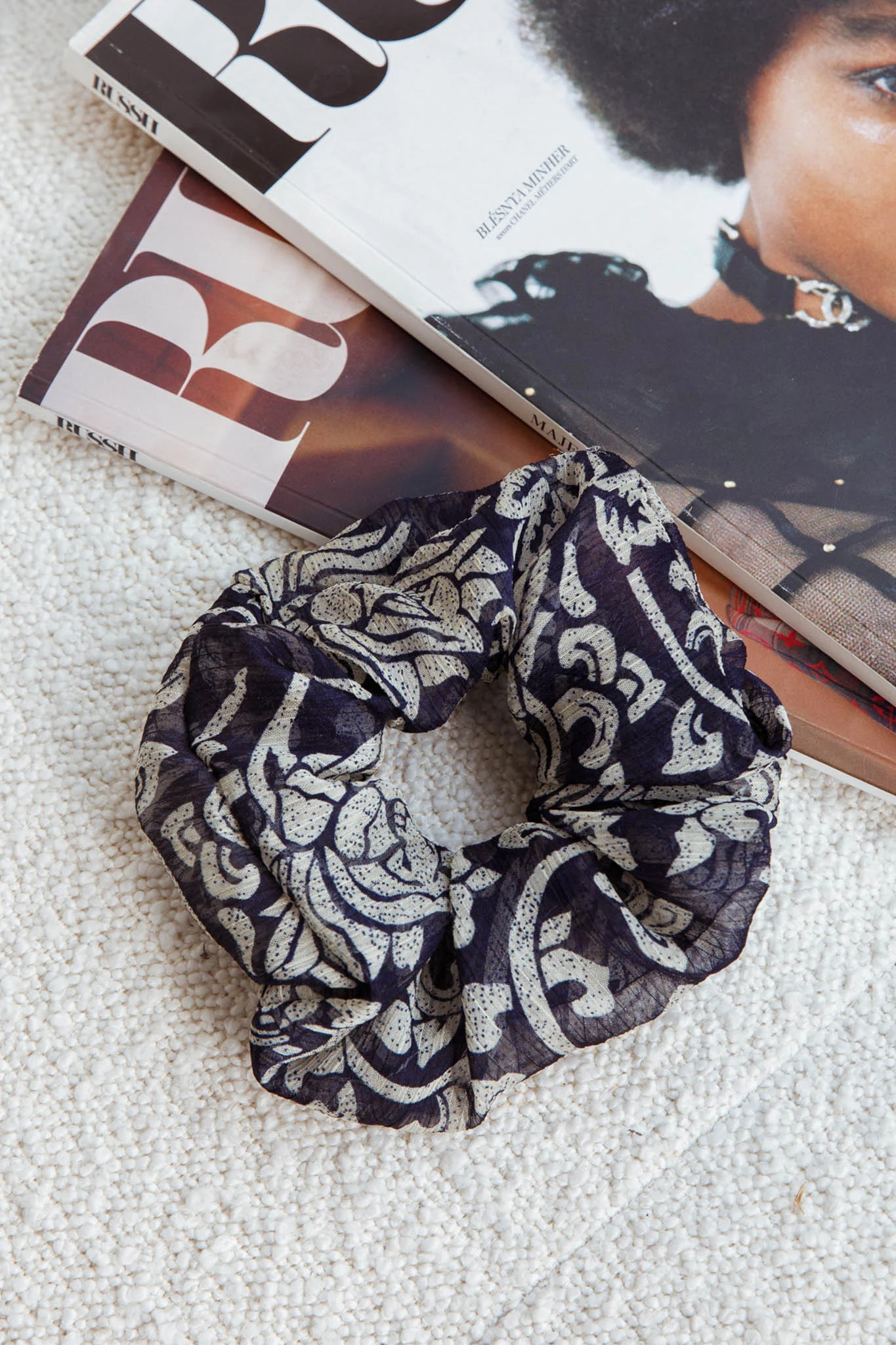 Chouchou Scrunchie Damask Ink - Sonourner