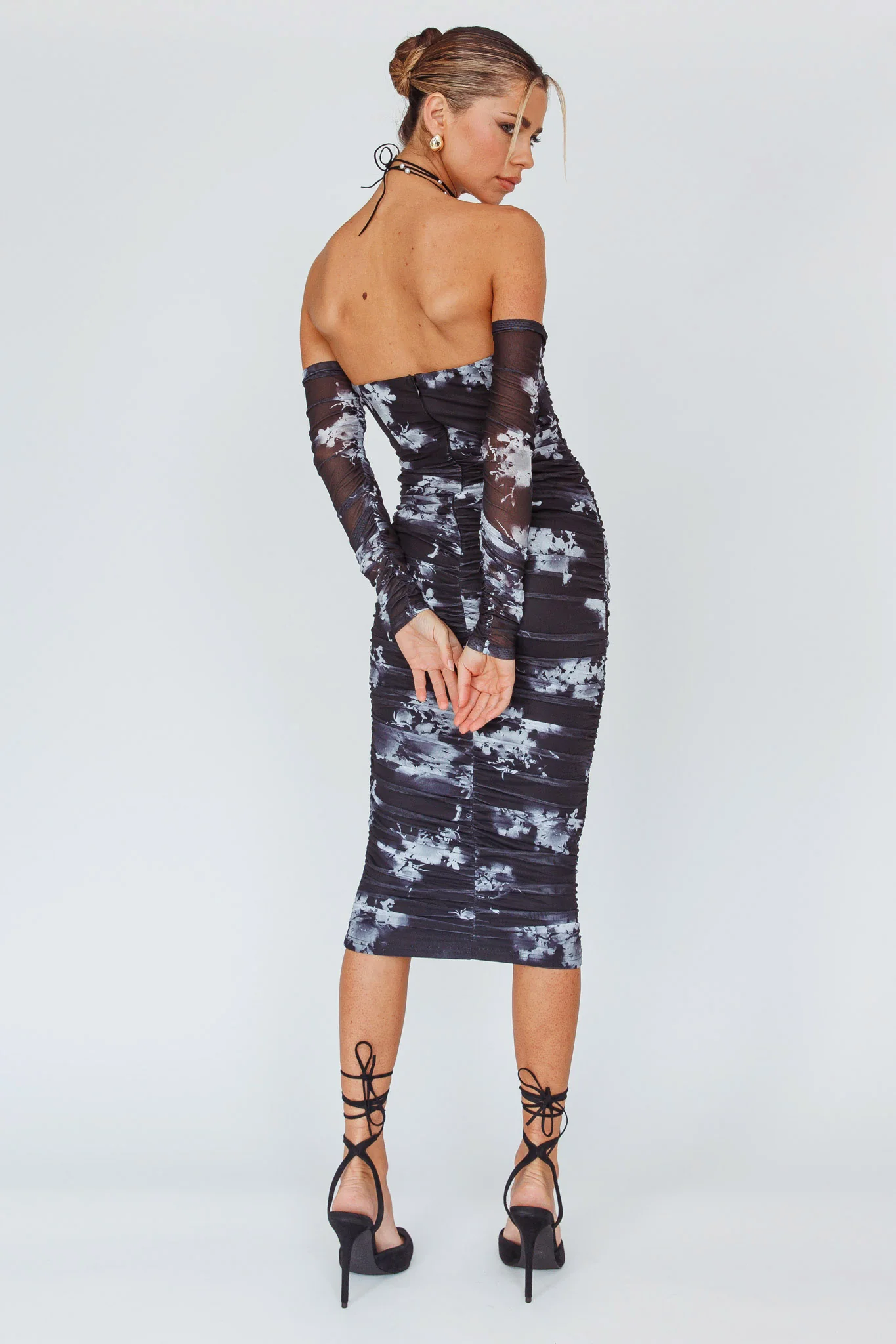 Cece Off-Shoulder Midi Dress Floral Black - Sonourner