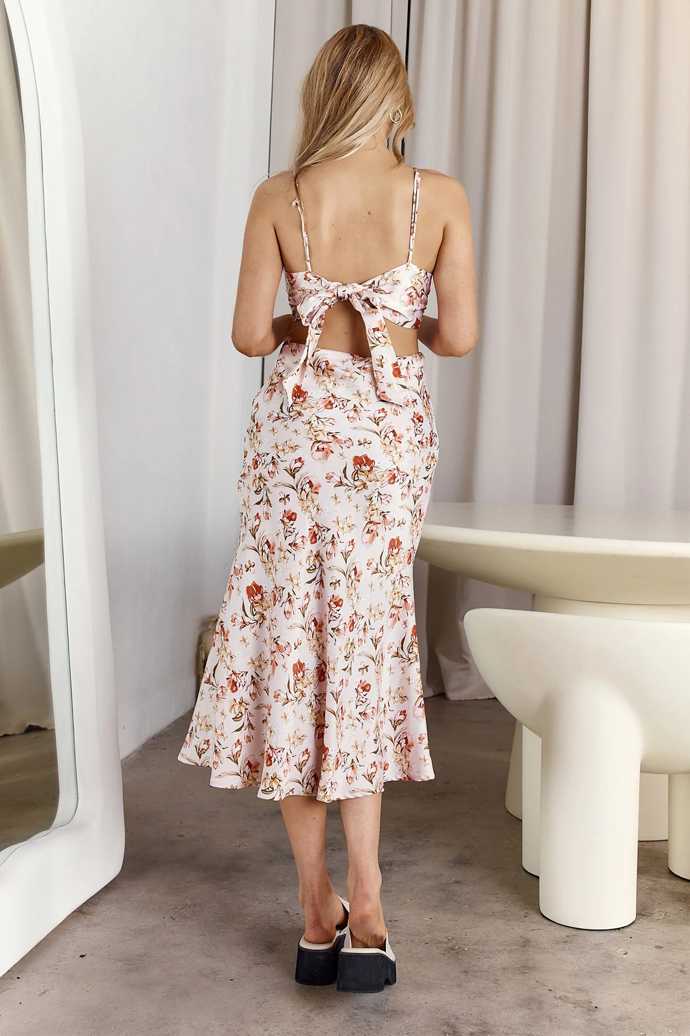 Cariba Cut-Out Waist Midi Dress Floral Blush - Sonourner