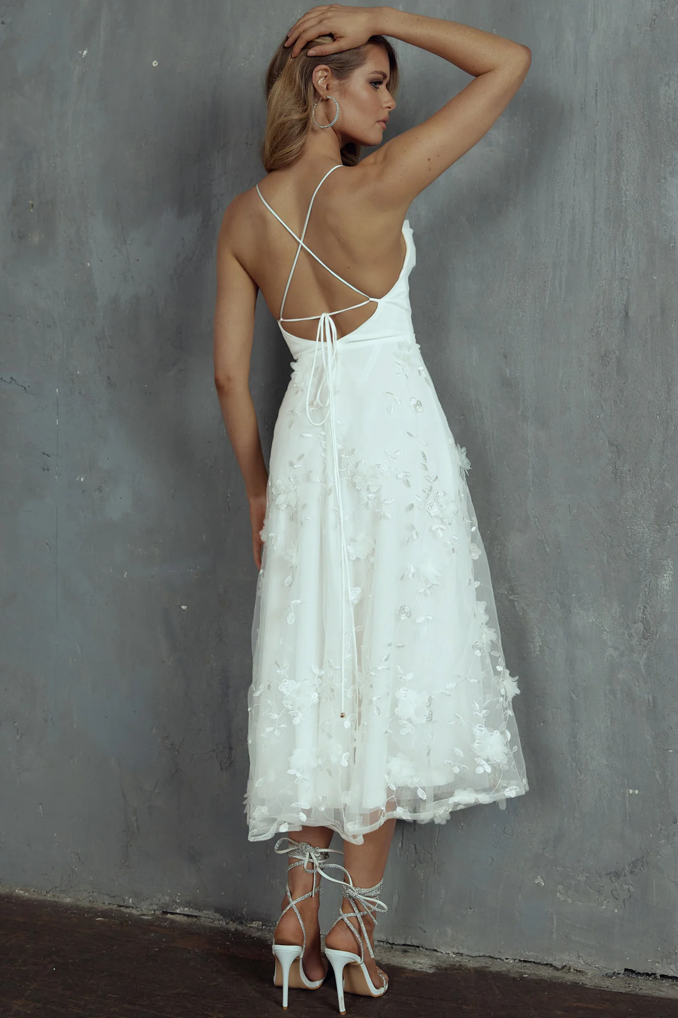 Floating By Pleated Neckline Mesh Midi Dress Embellished White - Sonourner