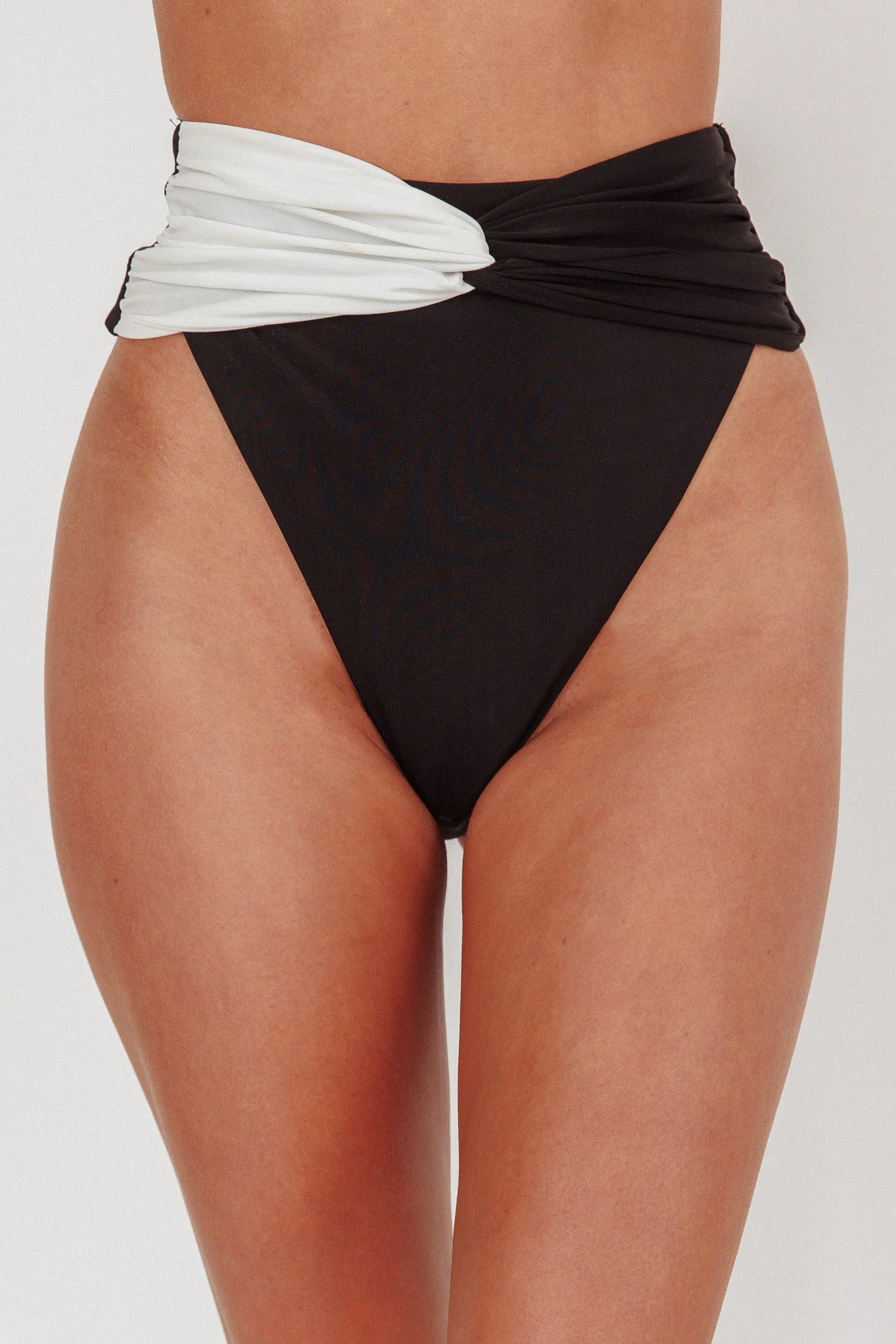 Monique High Waist Twist Bikini Bottom Black/Off White - Sonourner