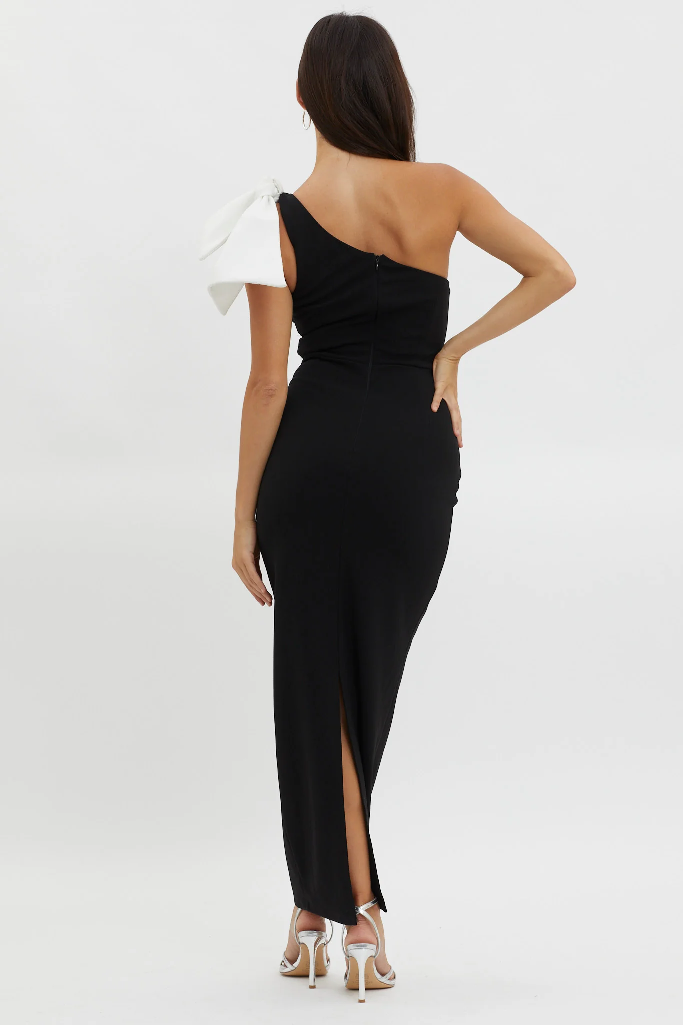 Tiffany One-Shoulder Bow Maxi Dress Black - Sonourner