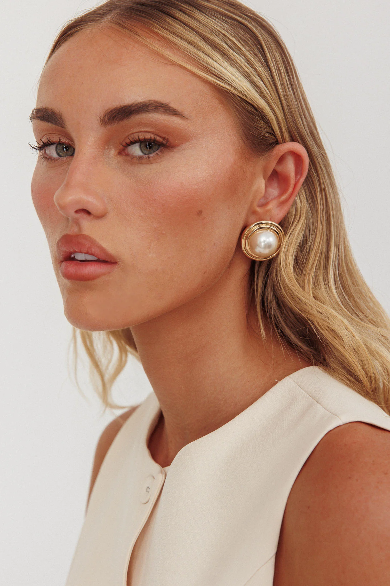 Sara Pearl Circle Earrings Gold/Pearl - Sonourner