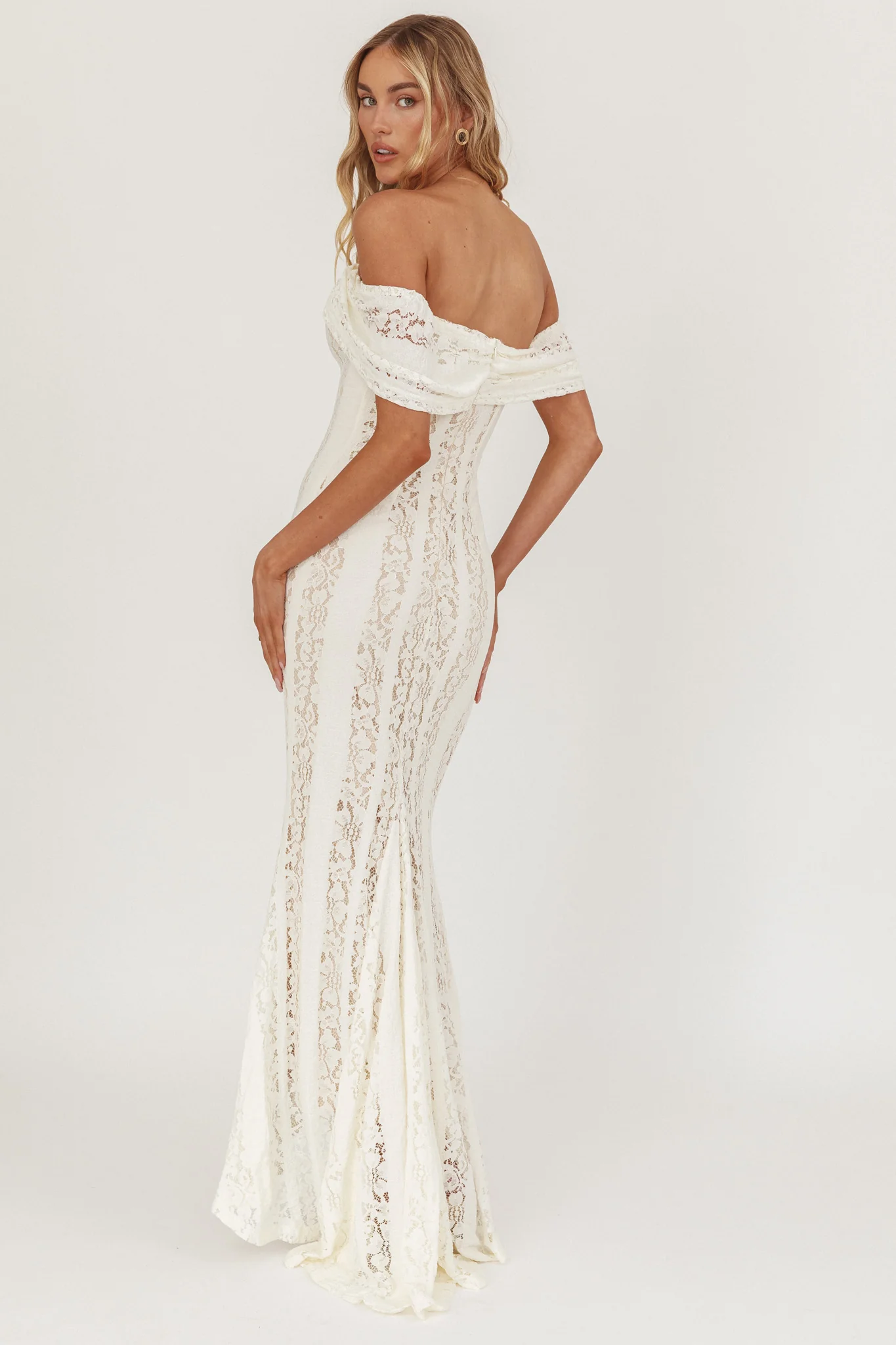 Enigma Off-Shoulder Maxi Dress Lace Cream - Sonourner