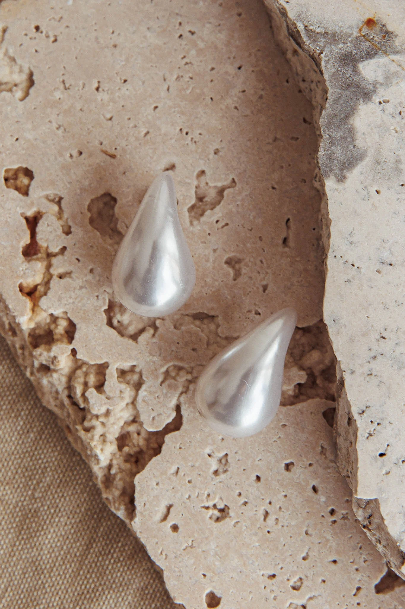 Rainy Teardrop Earrings Pearl - Sonourner