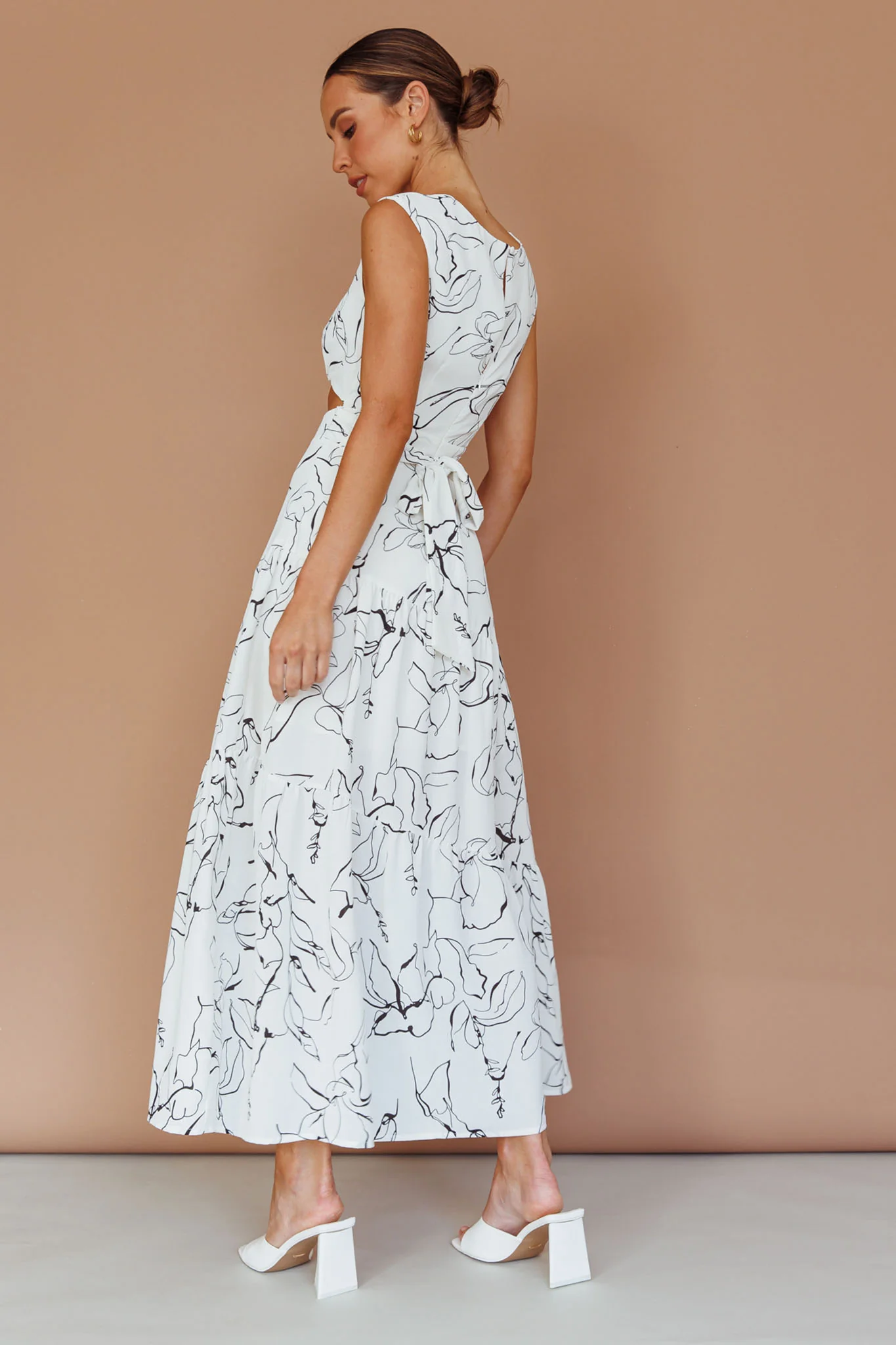 Shaniqua Cut-Out Sleeveless Midi Dress Print White - Sonourner