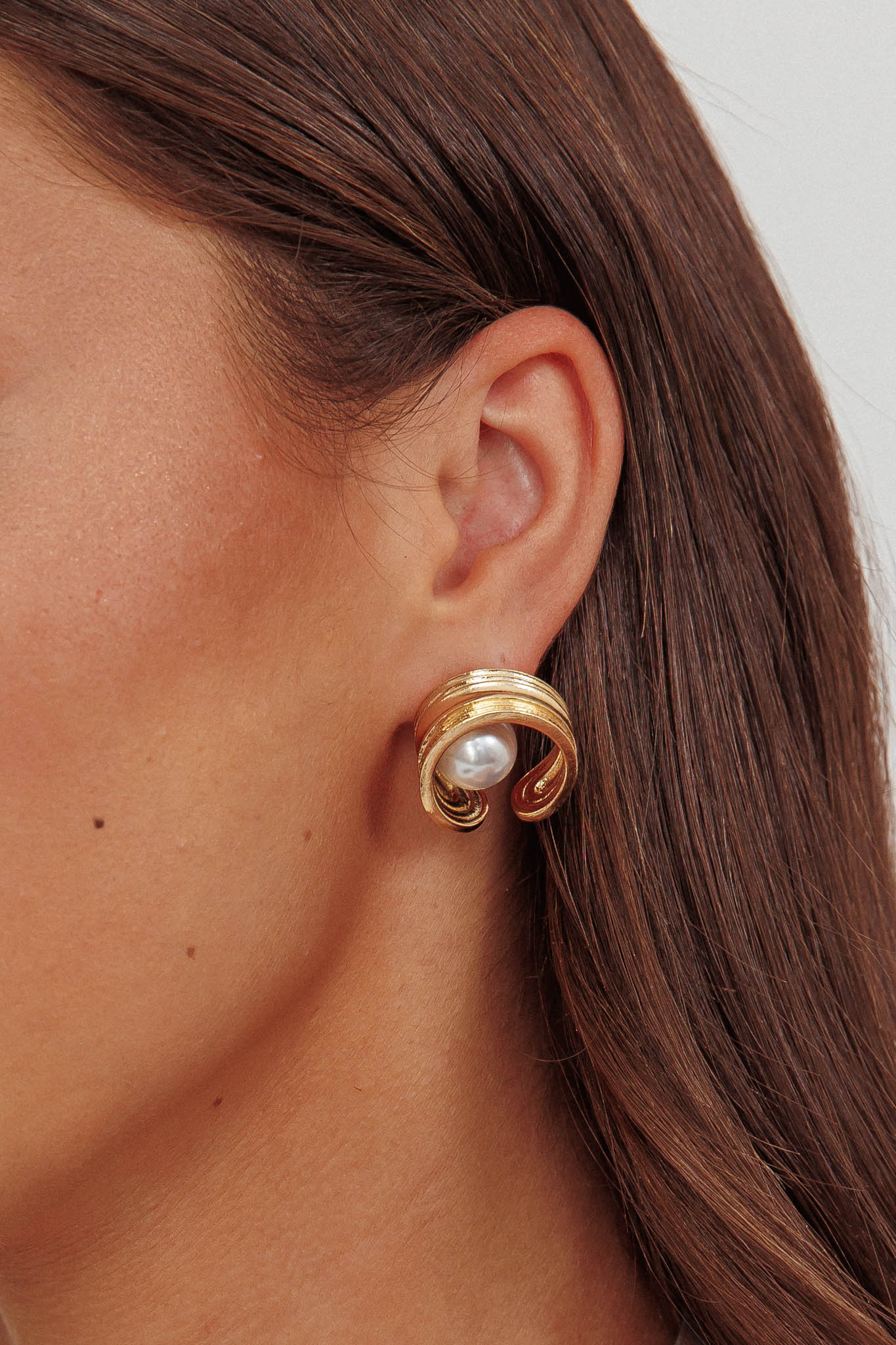 Simha Geometric Circle Earrings Gold Pearl - Sonourner