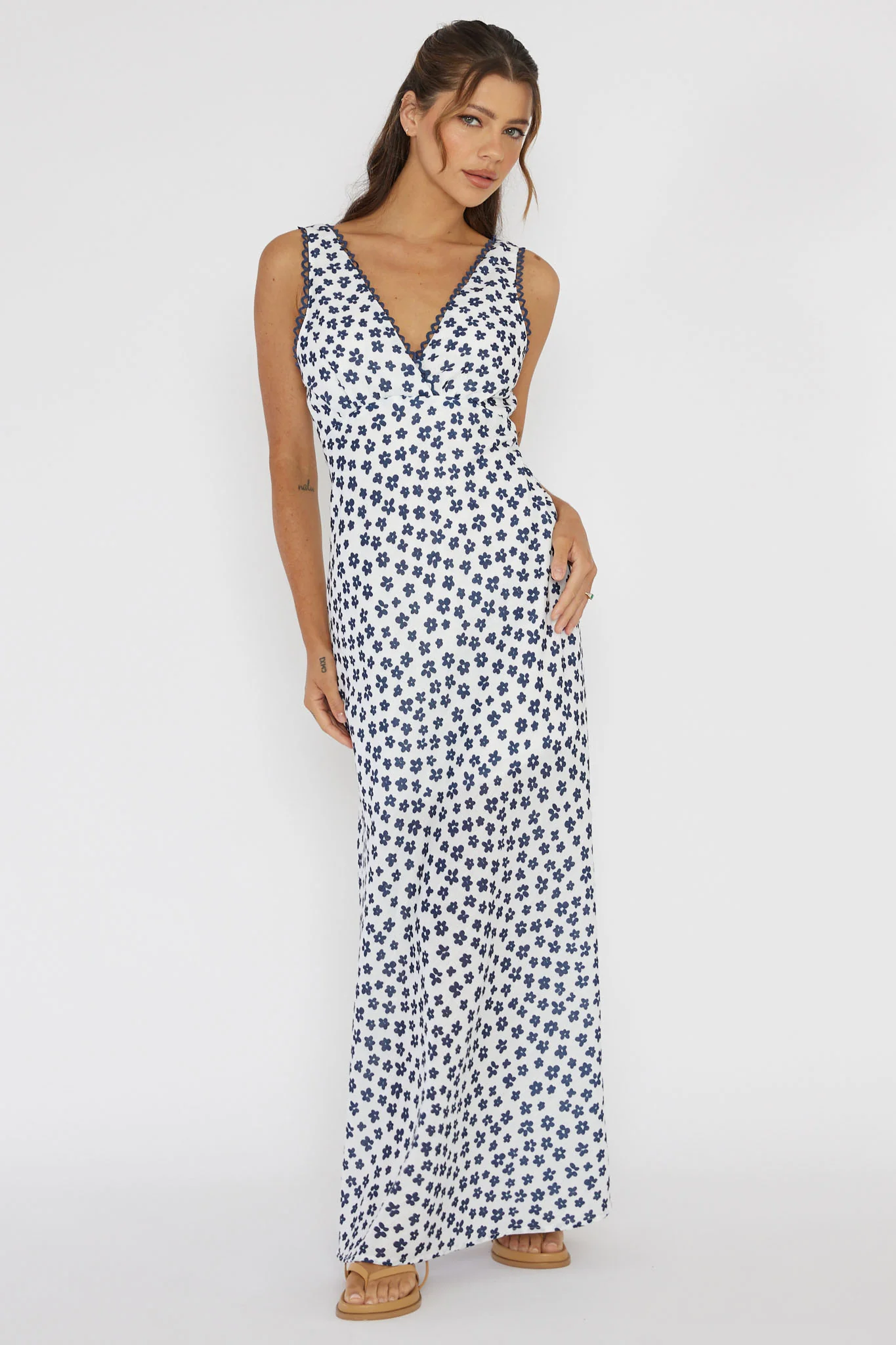 Miss Divine V-Neck Maxi Dress Flower Blue - Sonourner