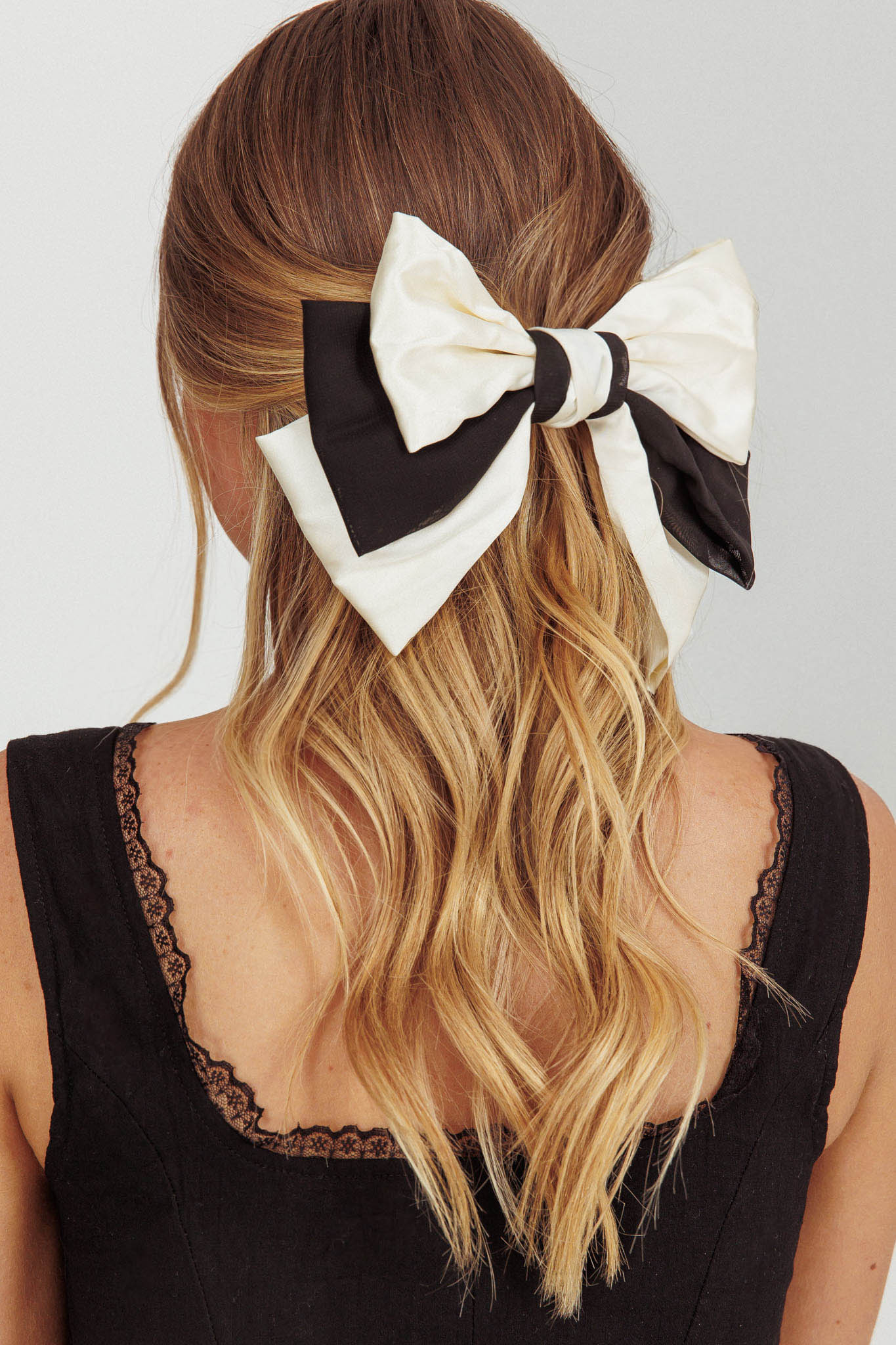 Chi Chi Bow Hairclip Black - Sonourner