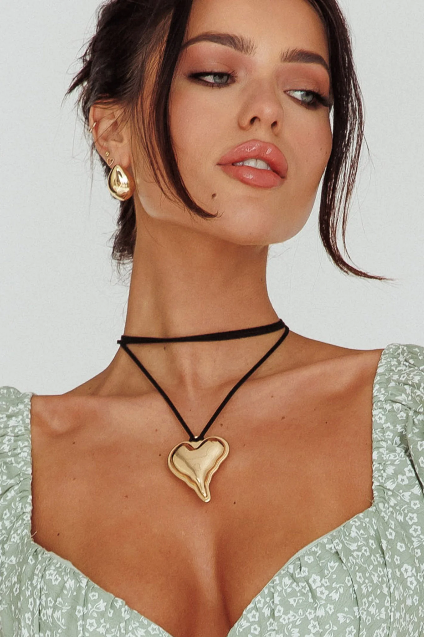 Corazon Heart Pendant Choker Gold - Sonourner