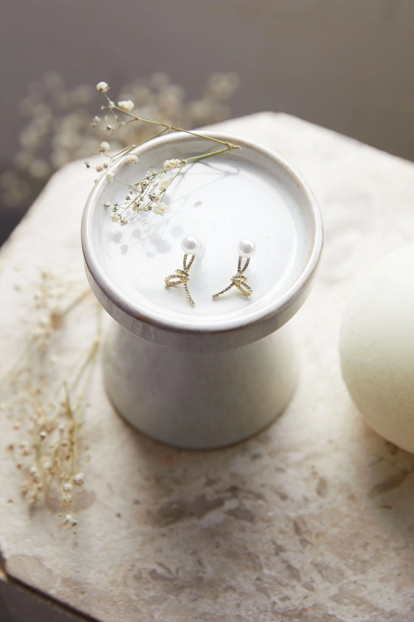 Carrie Crystal Knot Pearl Earrings Gold - Sonourner