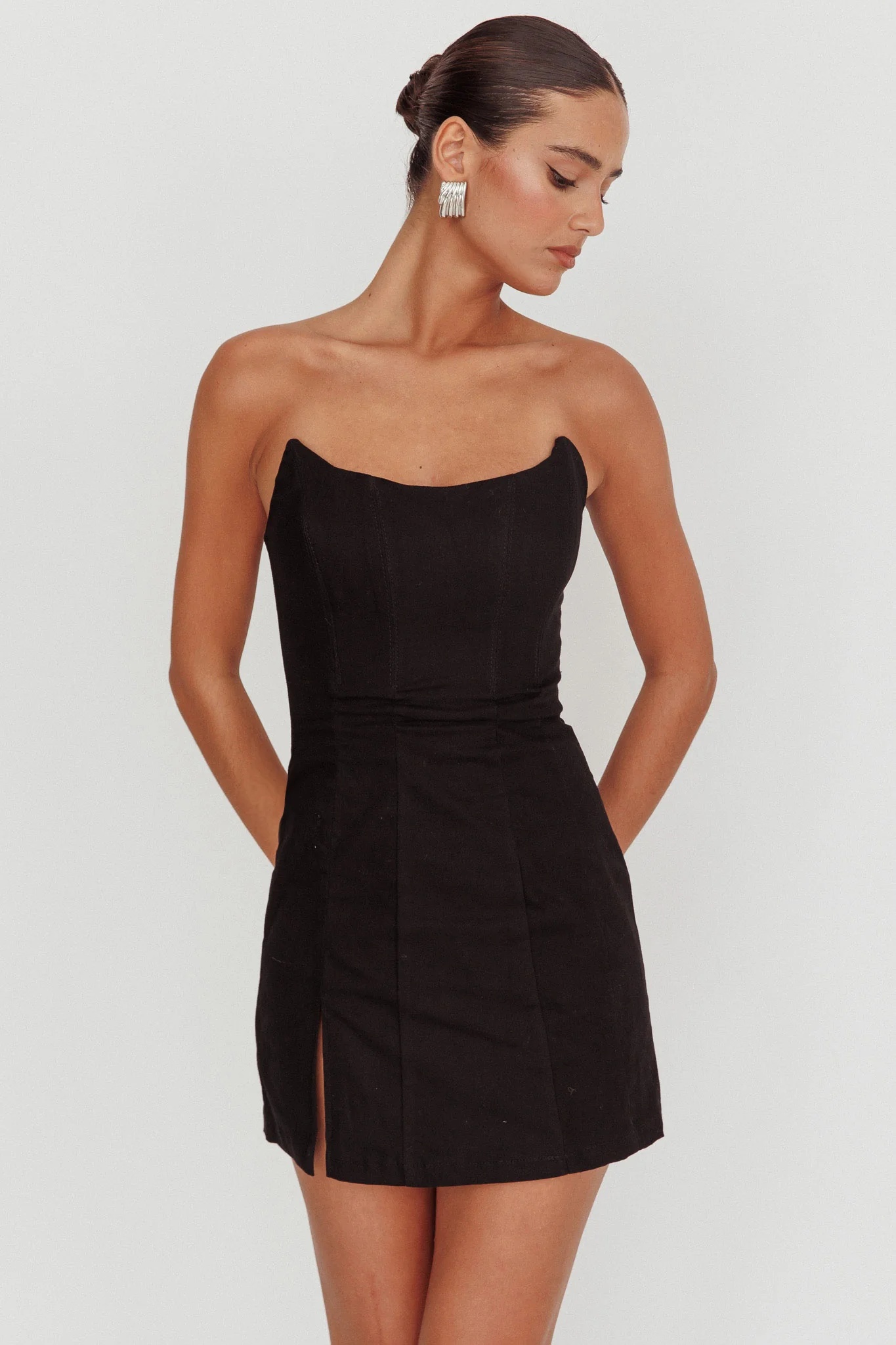 Luann Scoop Neckline Strapless Mini Dress Black - Sonourner