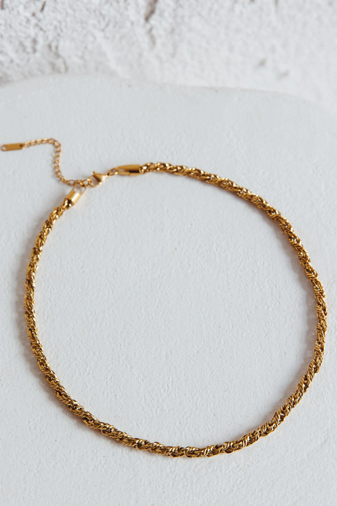 Prana Twist Chain Necklace Gold - Sonourner