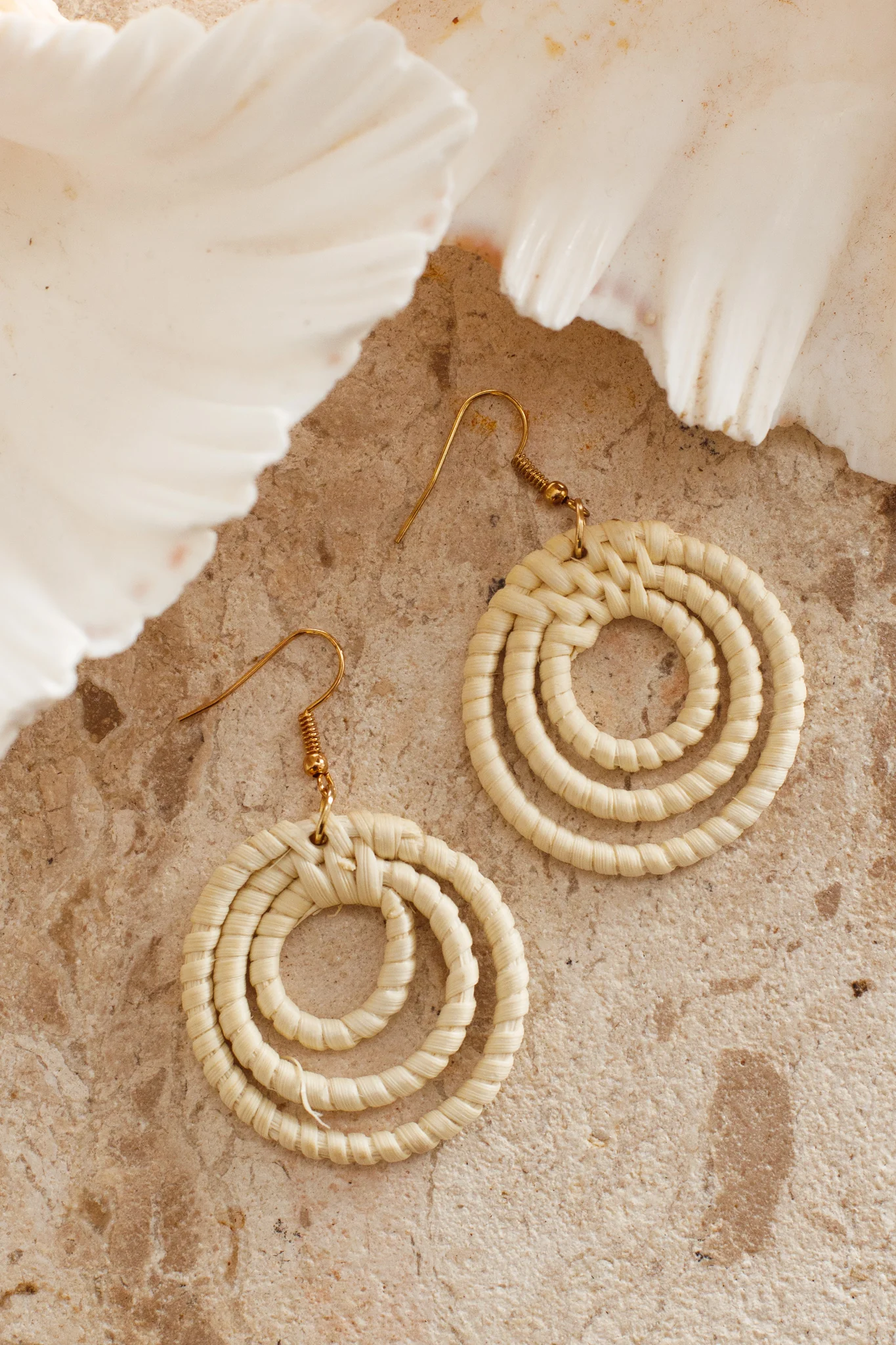 Batavia Spiral Rattan Hook Earrings Beige - Sonourner