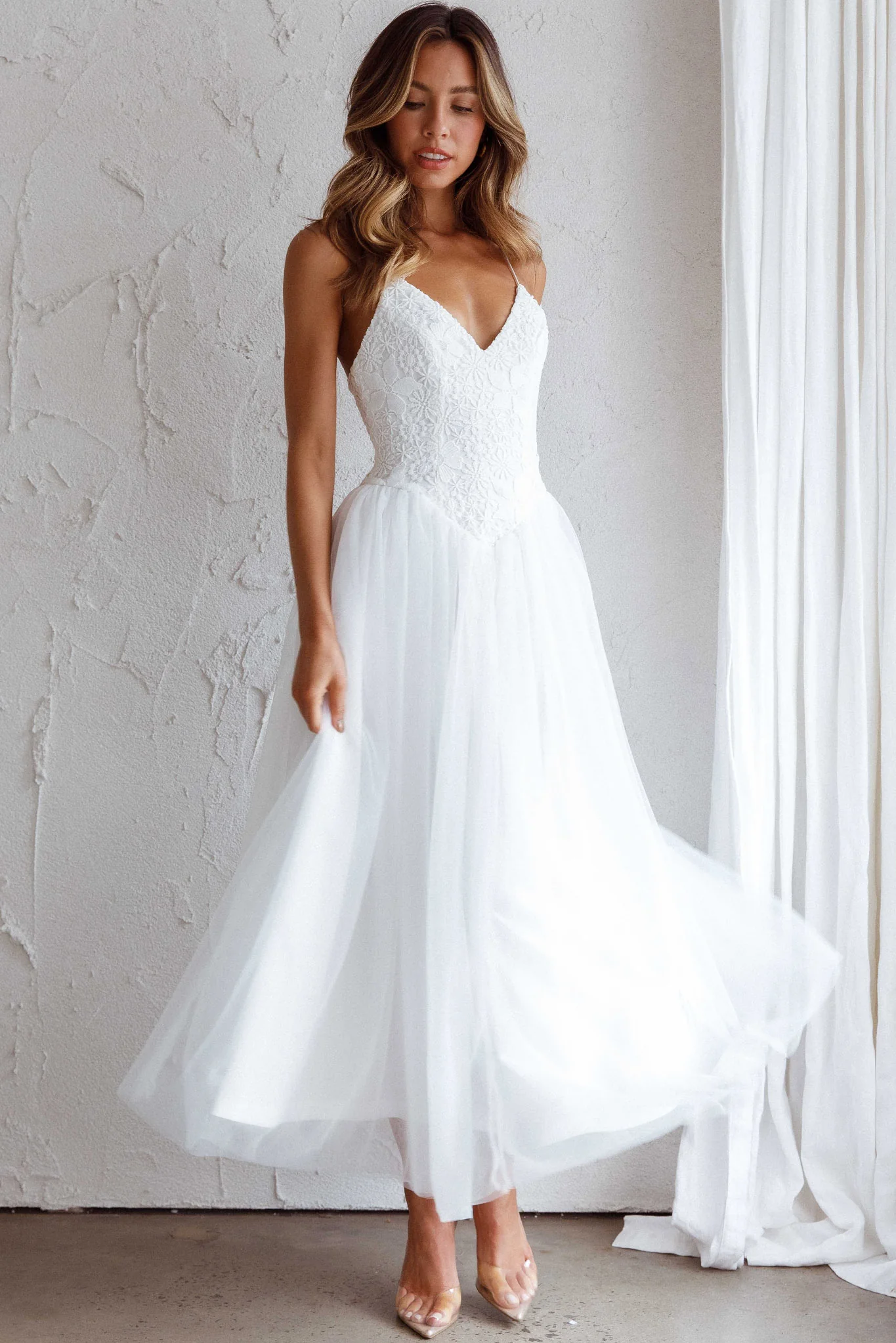 Novoli Floral Embroidery Midi Dress White - Sonourner