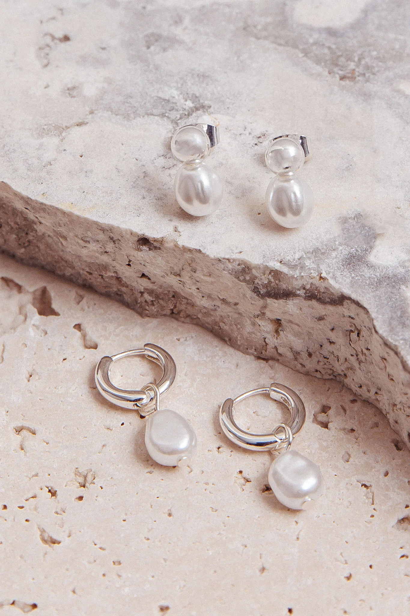 Isadore Hoop And Stud Earrings Set Light Silver/Pearl - Sonourner