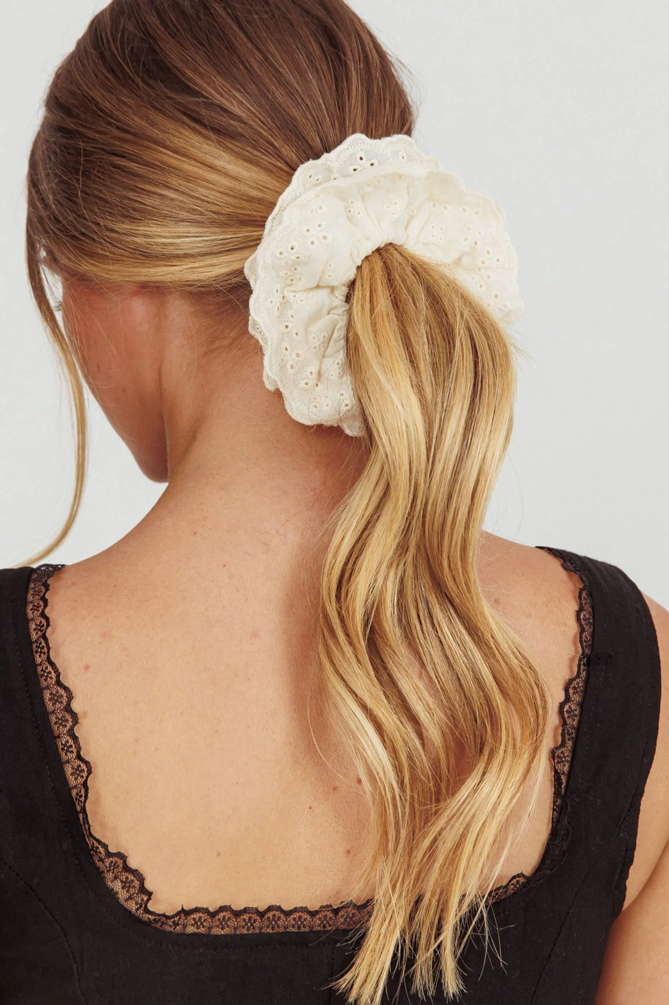 Emily Lace Scrunchie White - Sonourner