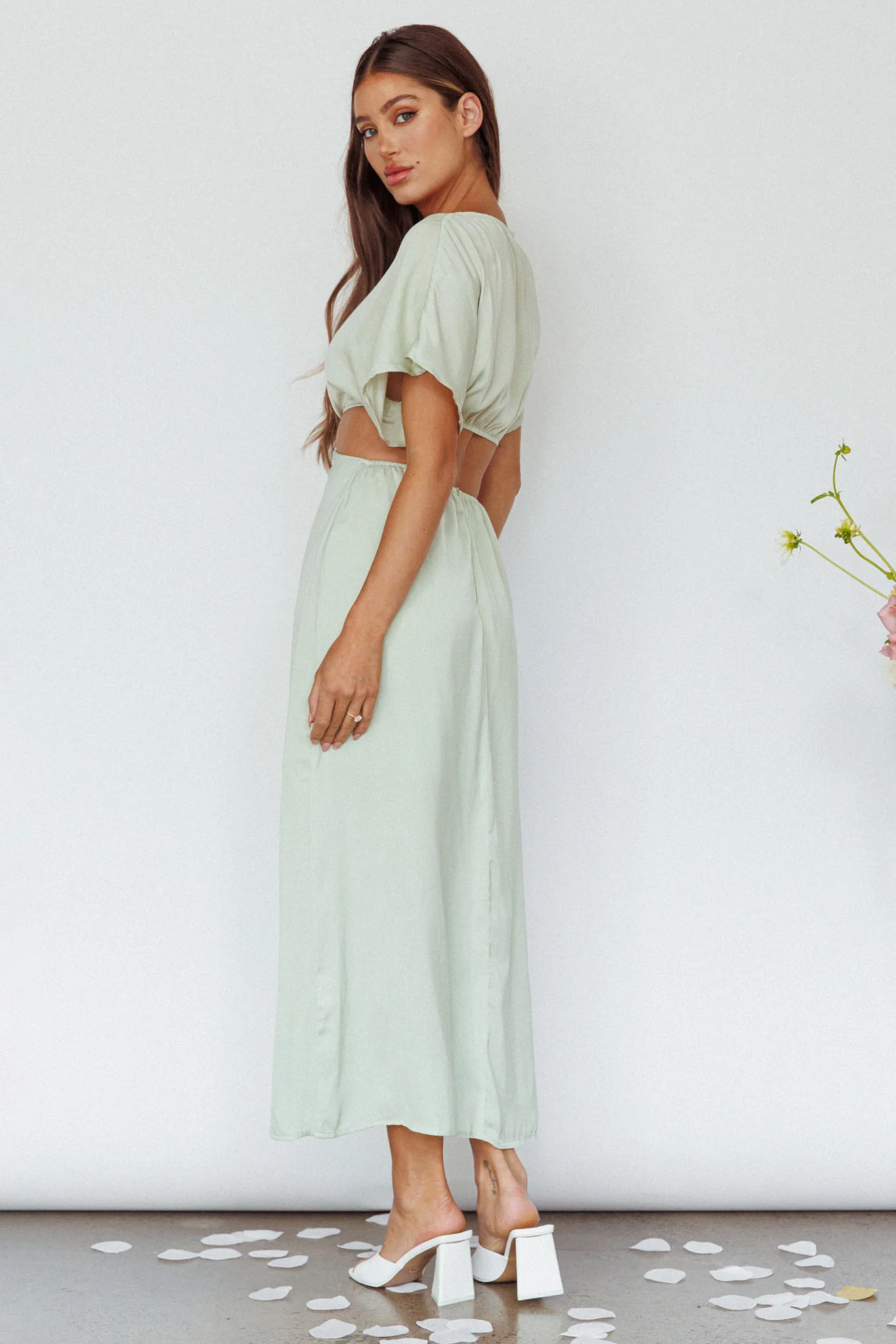 Getaway Cut-Out Waist Midi Dress Pistachio - Sonourner