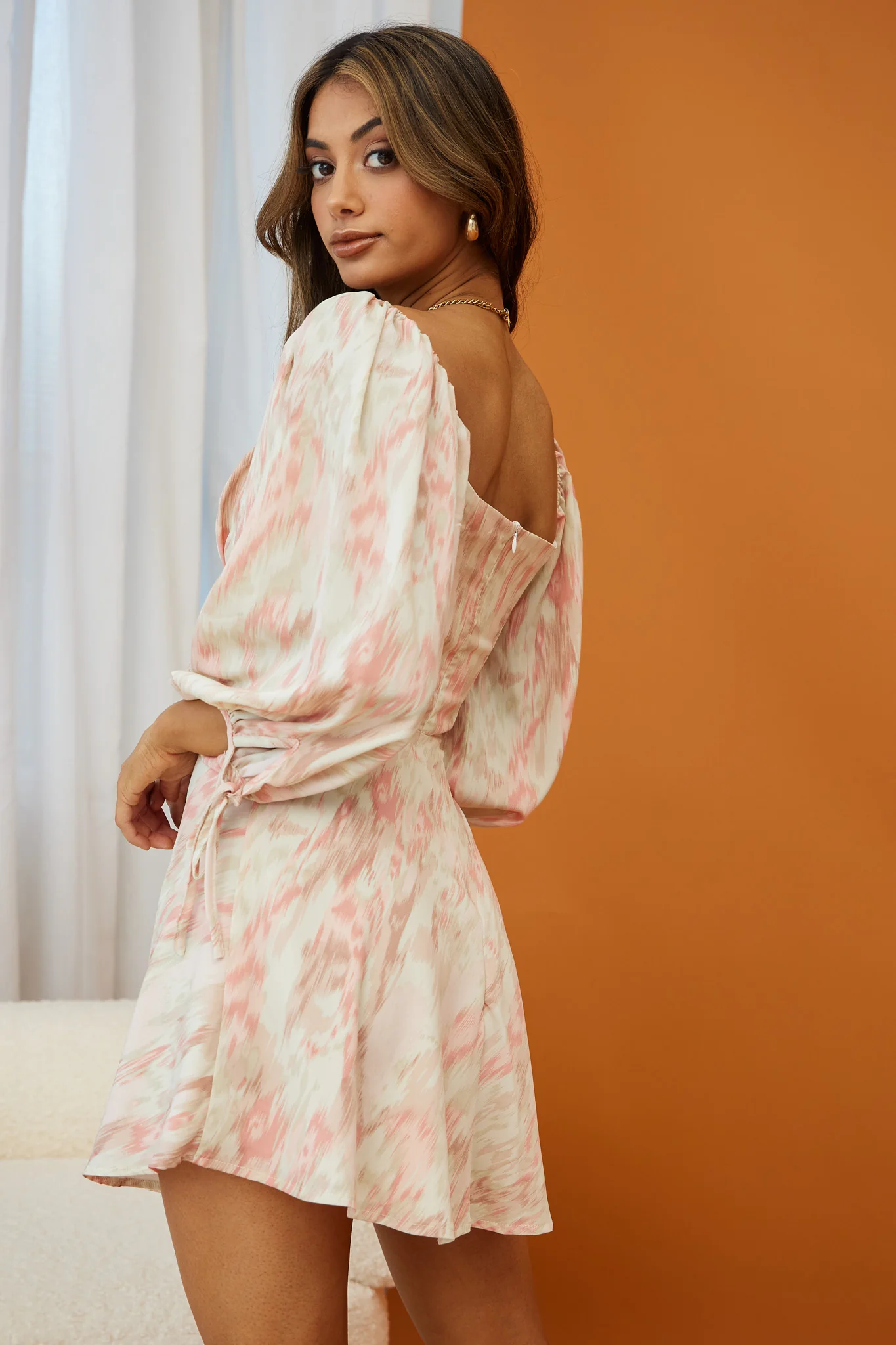 Madeleina Cut-Out Bodice Balloon Sleeve Dress Marble Print Pink - Sonourner