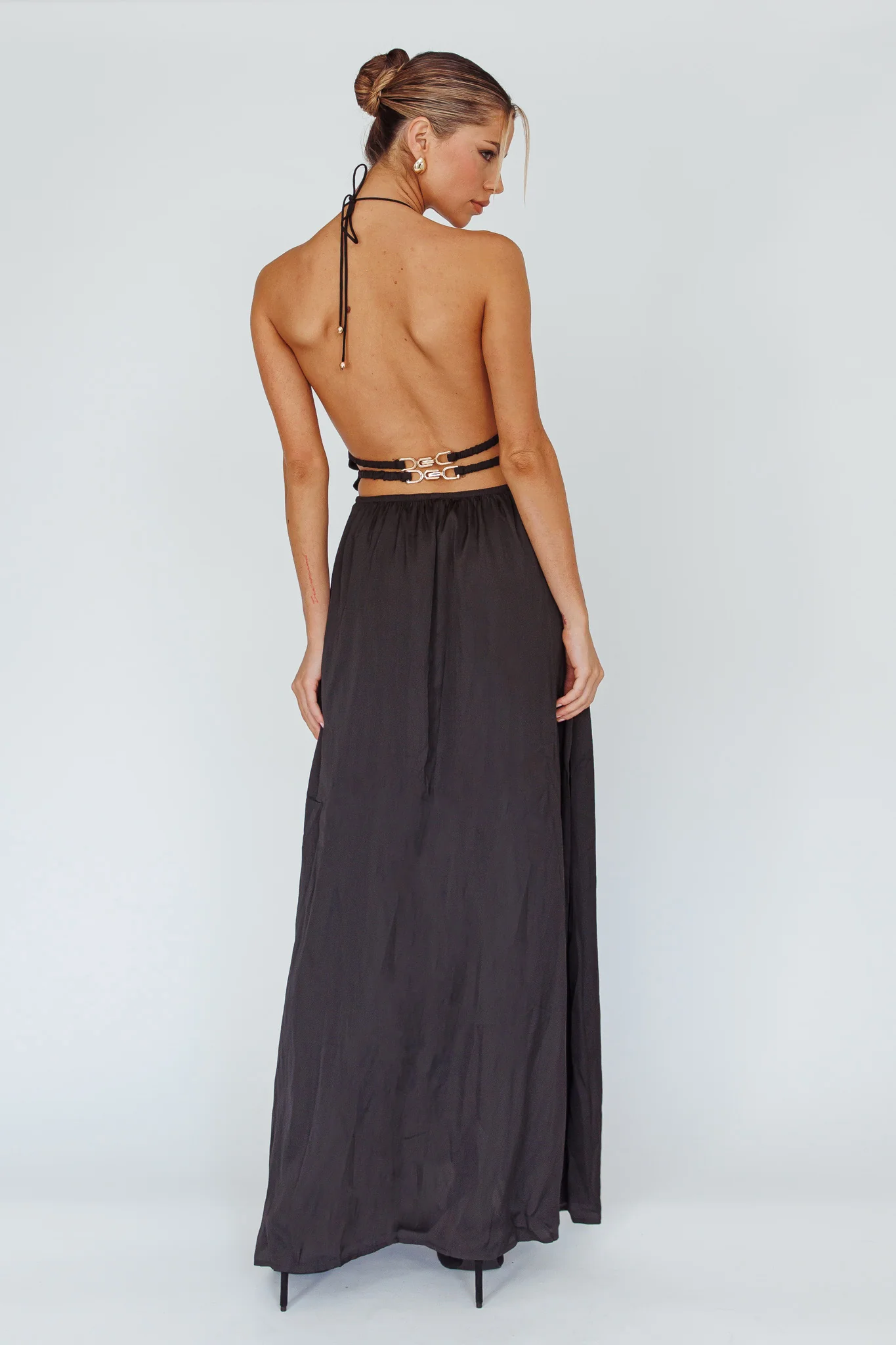 Cyndi Open Back Halterneck Maxi Dress Black - Sonourner