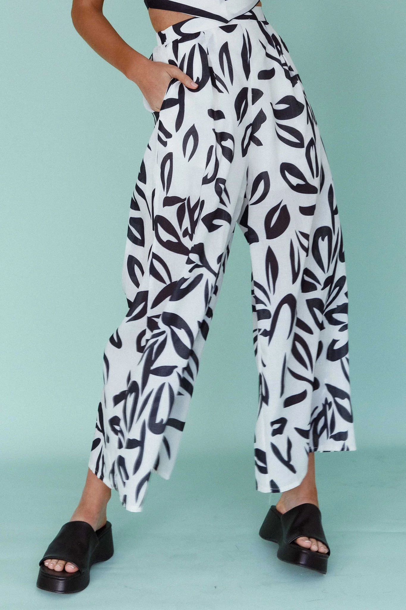 Randi Wide Leg Pants Leaf Print Black - Sonourner