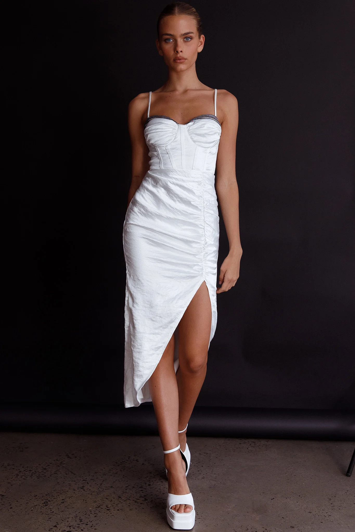 Fantasy Structured Bodice Ruched Midi Dress White - Sonourner
