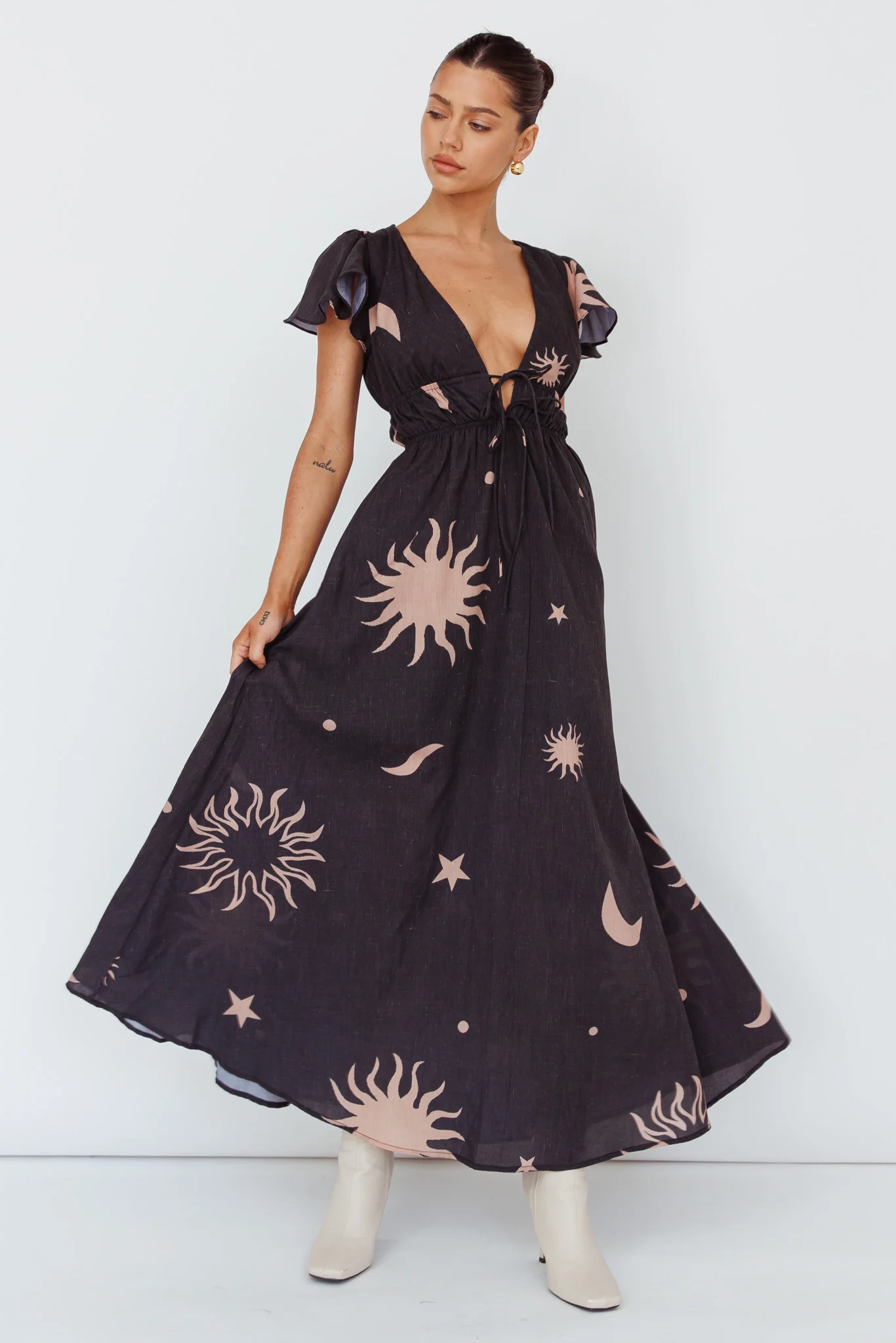 Carnivale Angel Sleeve Maxi Dress Black/Beige - Sonourner