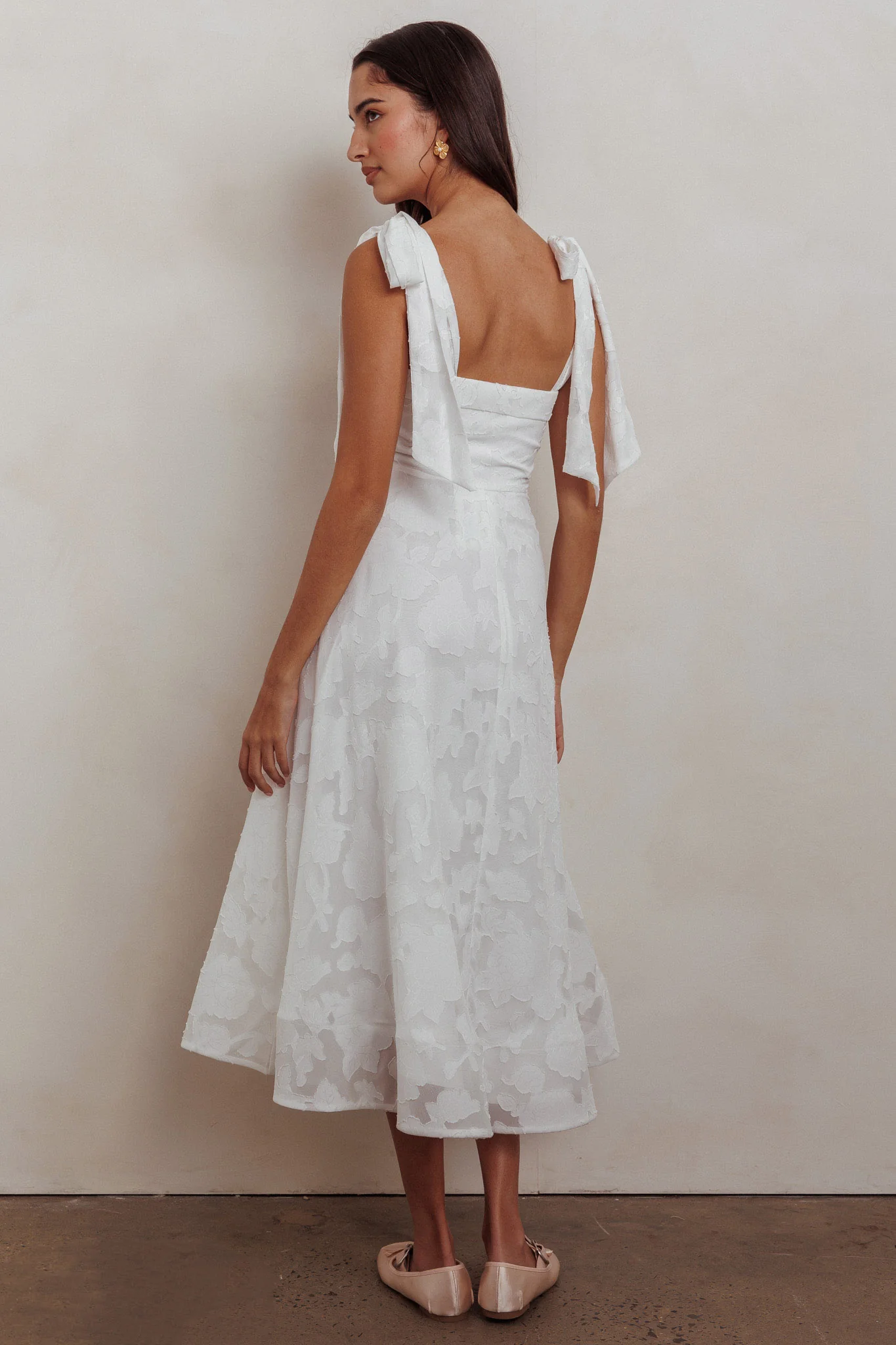 Jeanie Bow Shoulder Midi Dress Embossed White - Sonourner