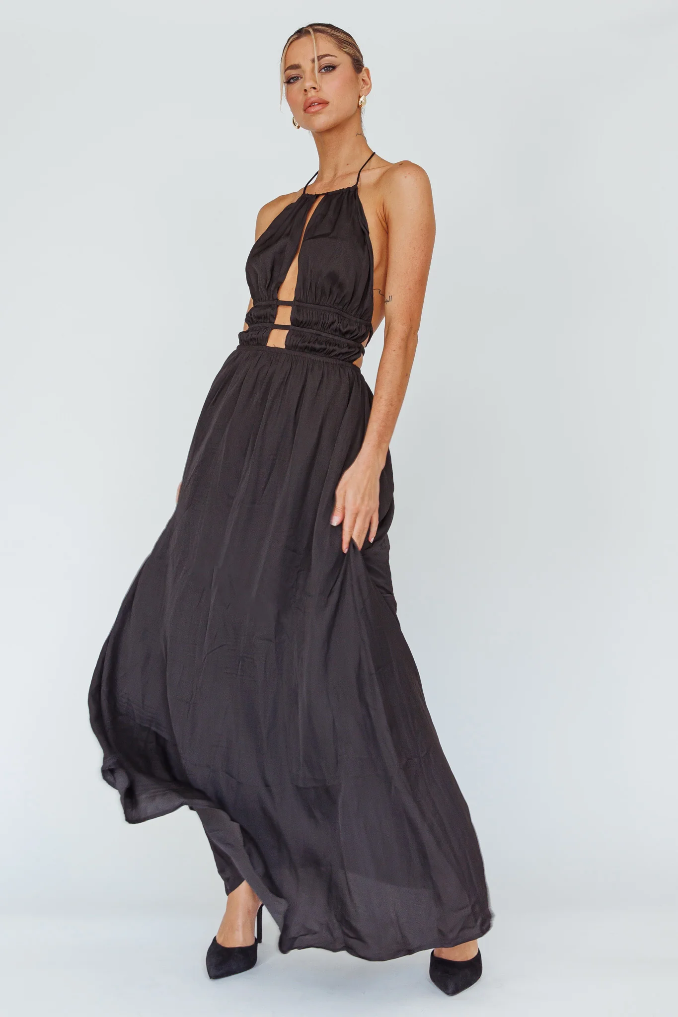 Cyndi Open Back Halterneck Maxi Dress Black - Sonourner