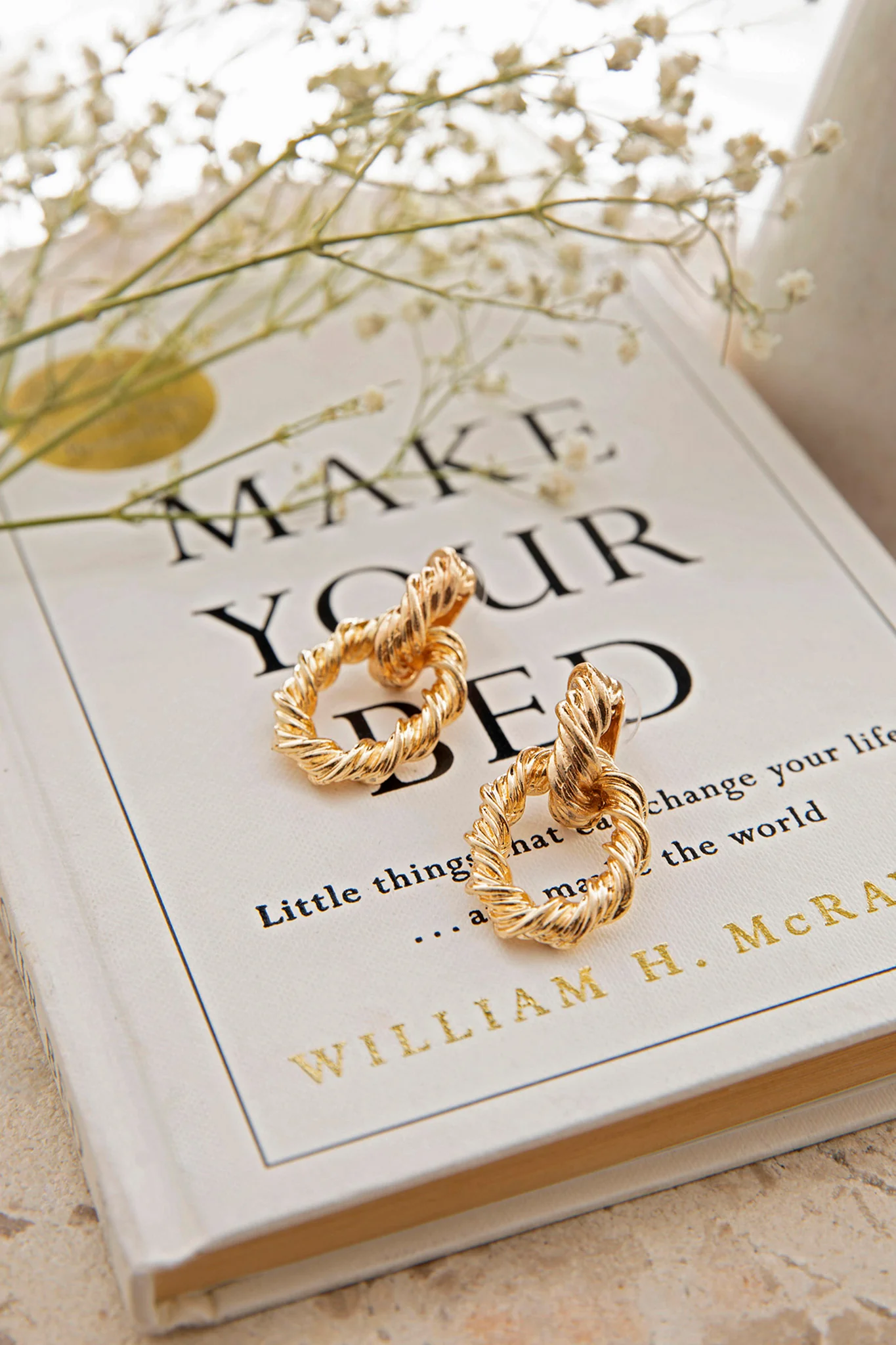 Melrose Twisted Oval Earrings Gold - Sonourner