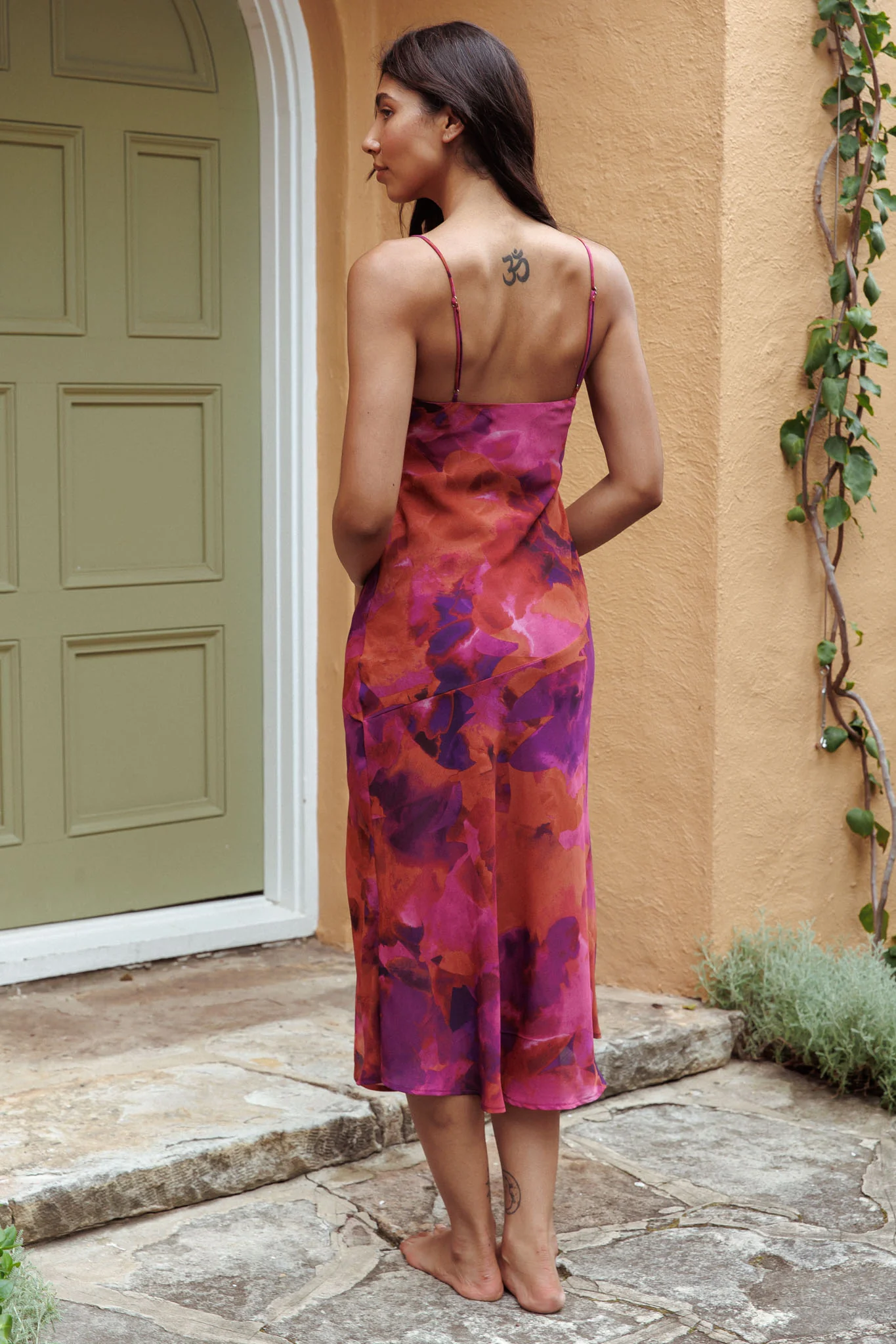 Well Versed Pleated Bust Front Split Dress Dark Rose - Sonourner