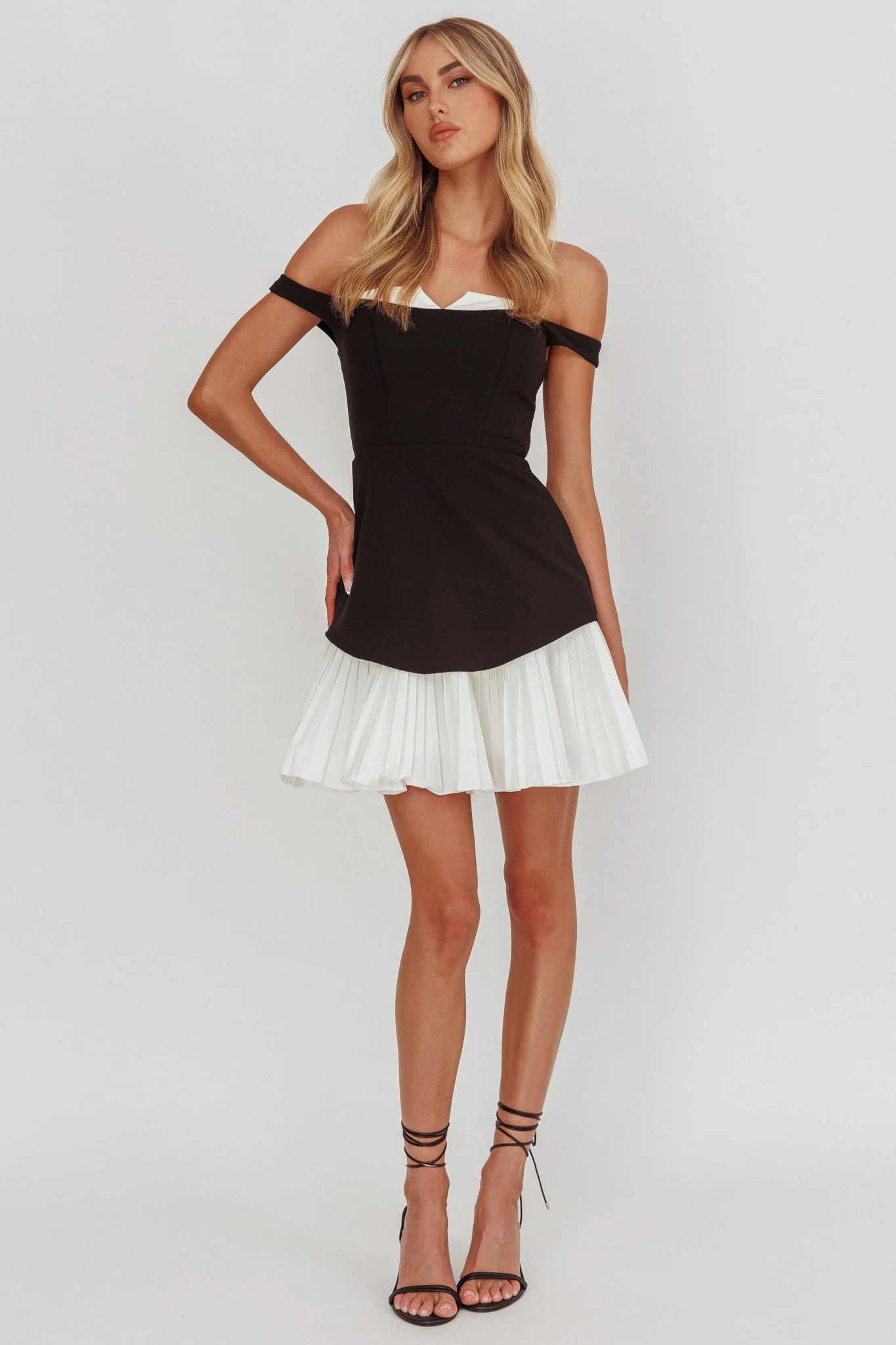 Devoted Love Pleat Hem Mini Dress Contrast Black - Sonourner