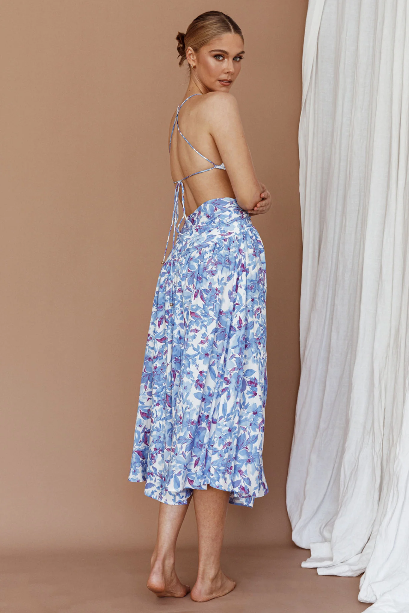 Destination Open Back Midi Dress Floral Blue - Sonourner