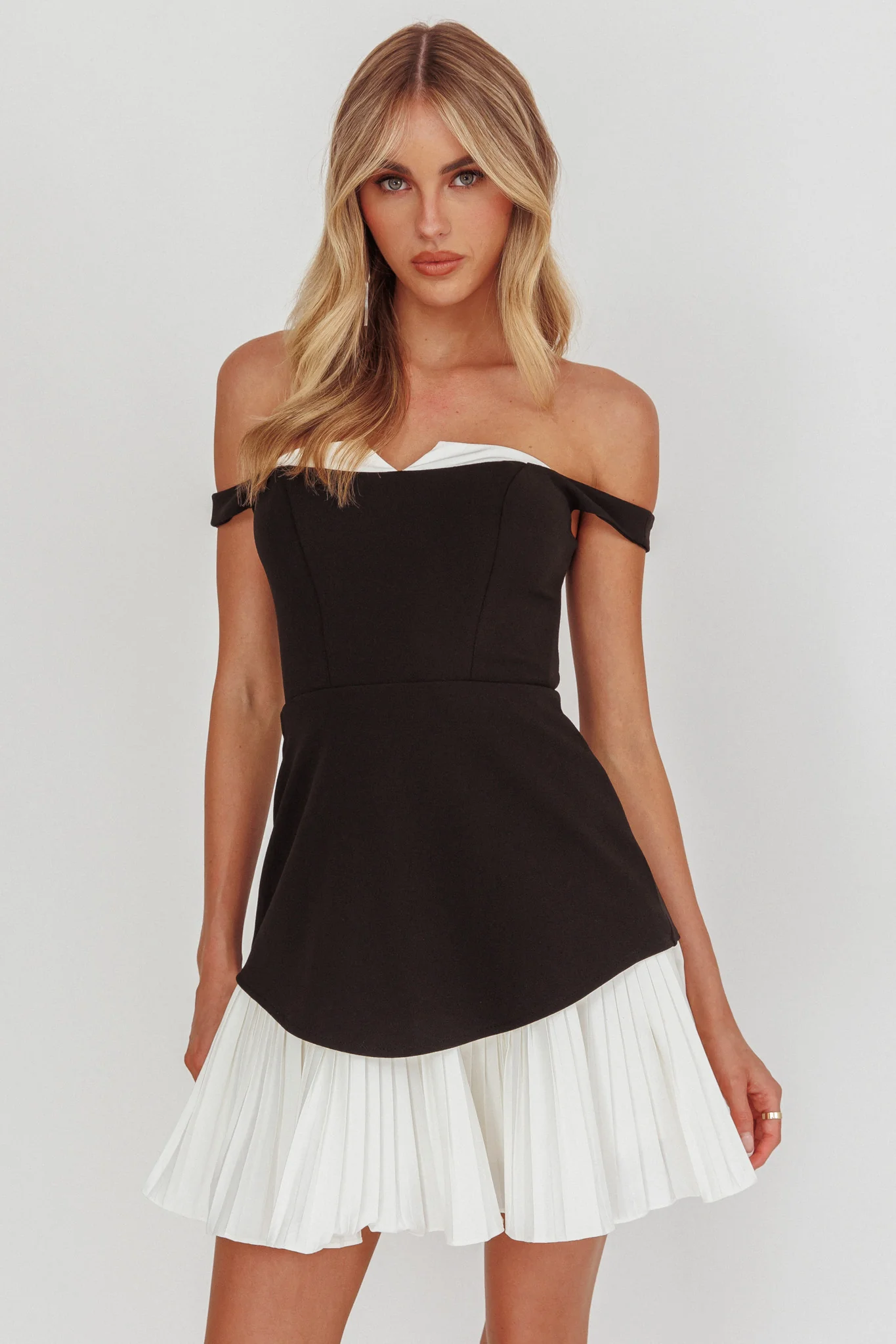 Devoted Love Pleat Hem Mini Dress Contrast Black - Sonourner