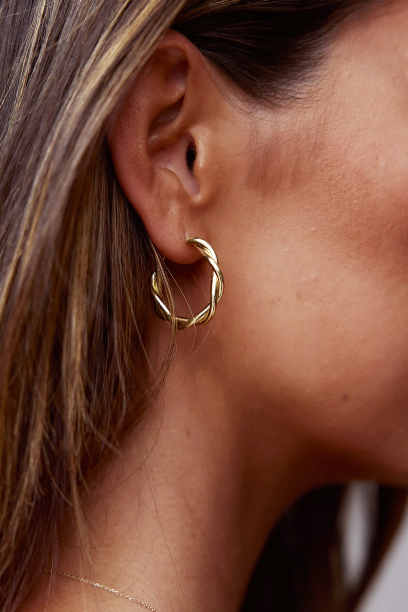 Millie Twisted Hoop Earrings Gold - Sonourner