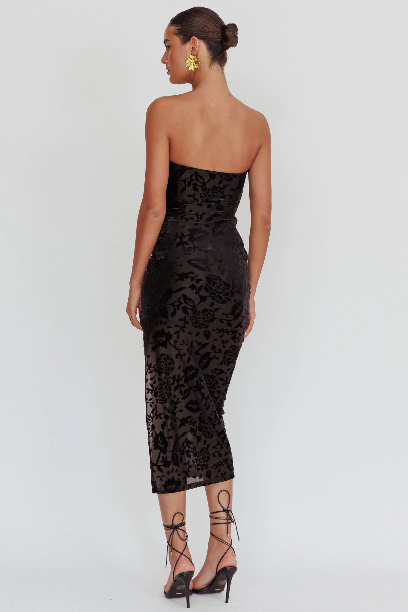 Sing To Me Keyhole Velvet Midi Dress Black - Sonourner