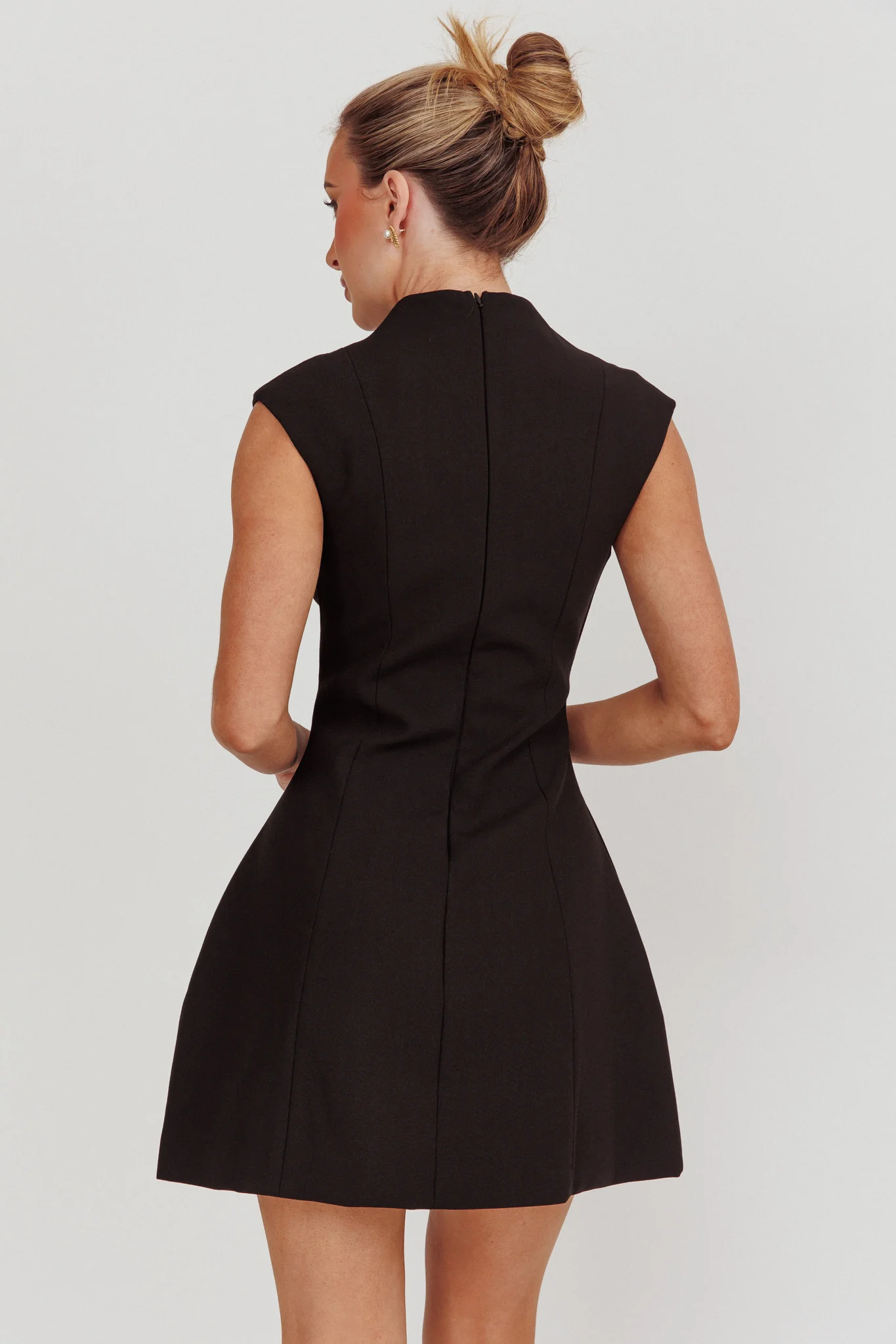 Heavenly Bodies Sleeveless Deep Neckline Mini Dress Black - Sonourner