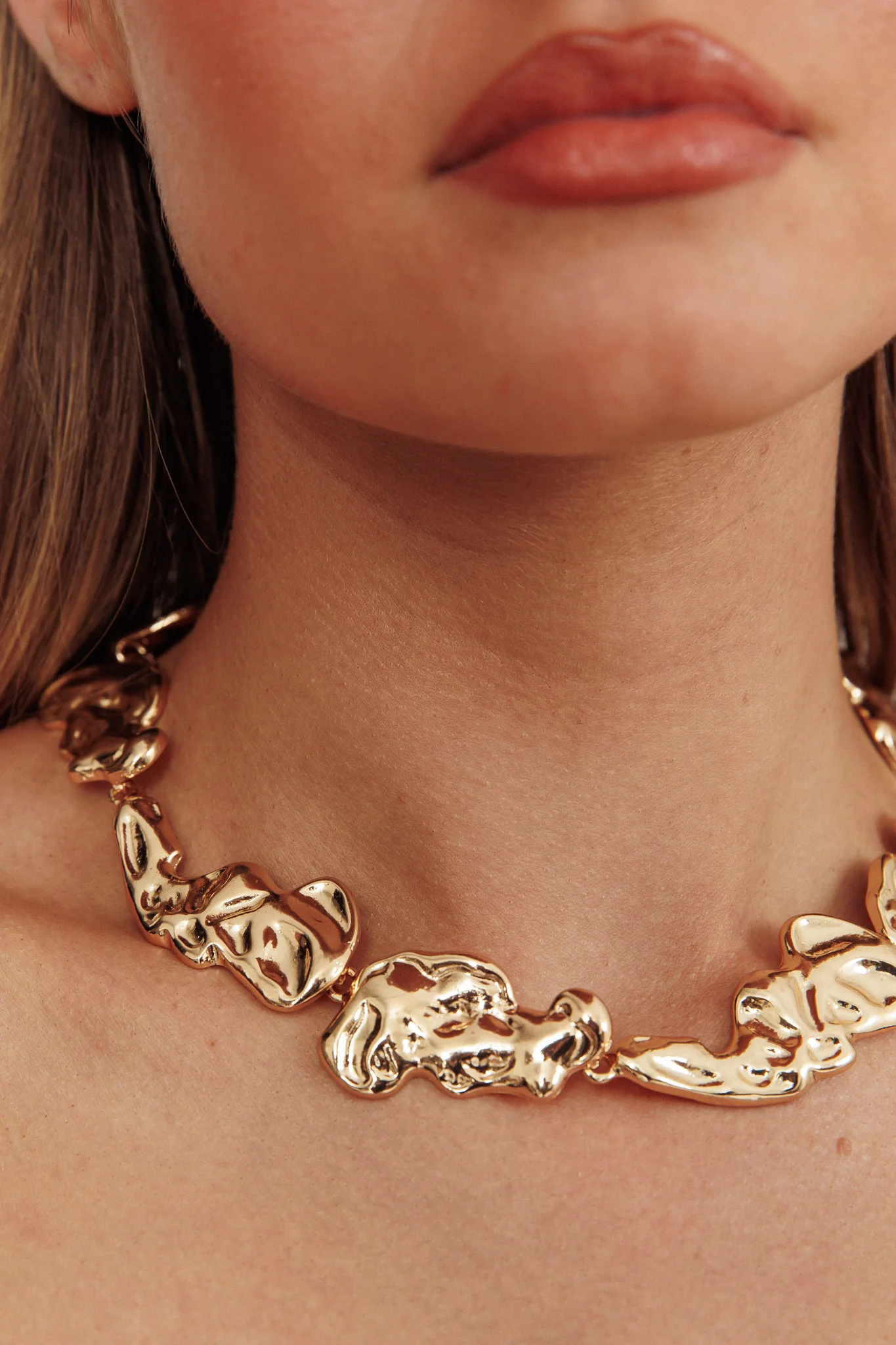 Seronique Textured Necklace Gold - Sonourner