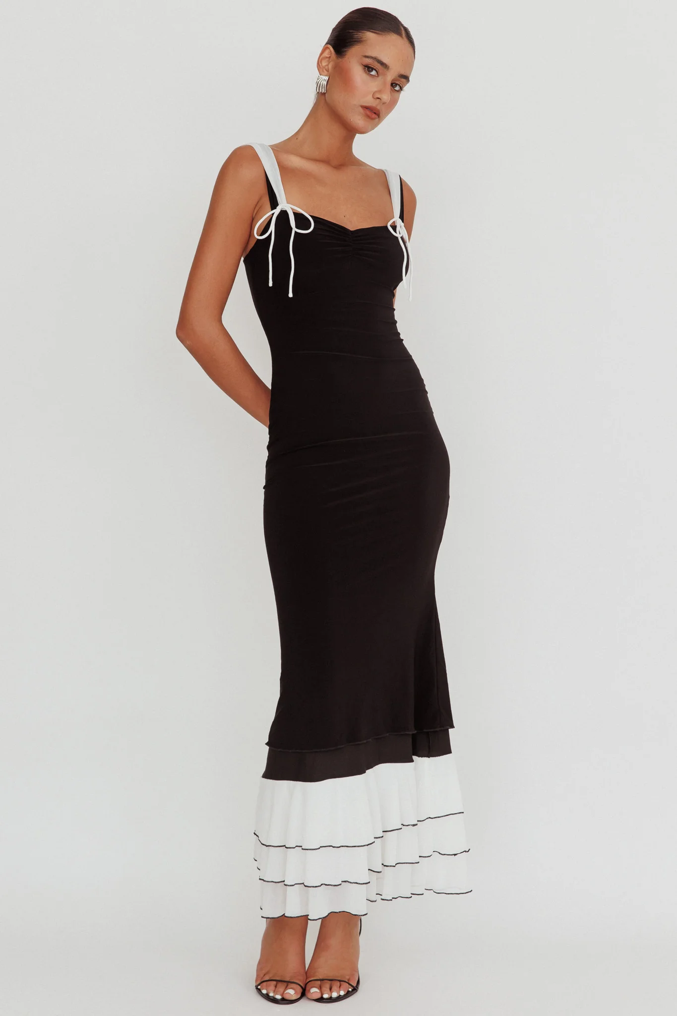 Daydreamers Ruffle Maxi Dress Black - Sonourner