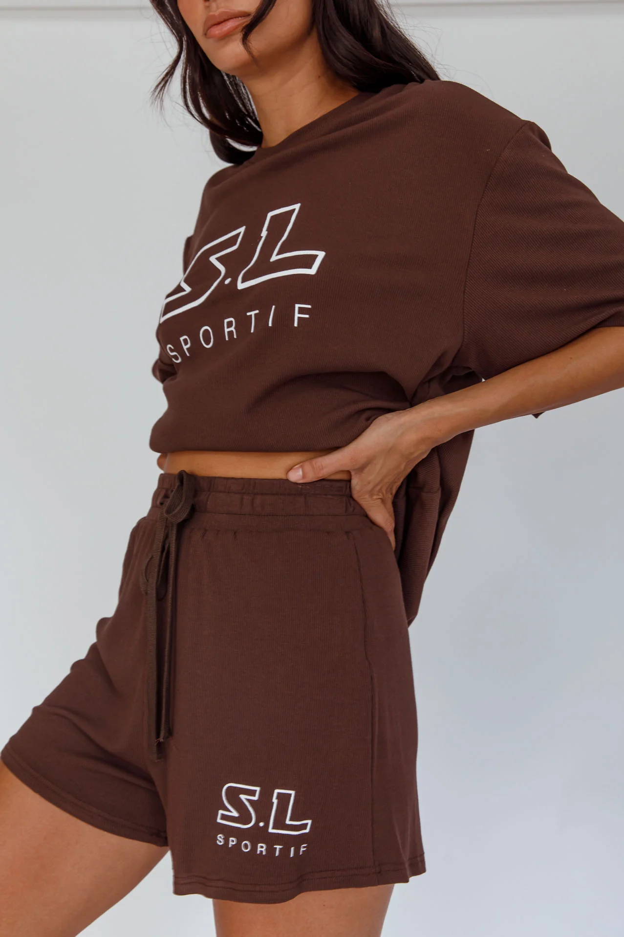 On Track SL Logo Shorts Chocolate - Sonourner