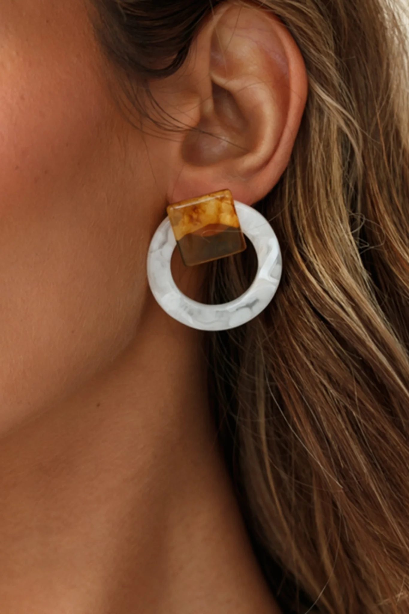 Endearing Marbled Square Circle Earrings Beige - Sonourner